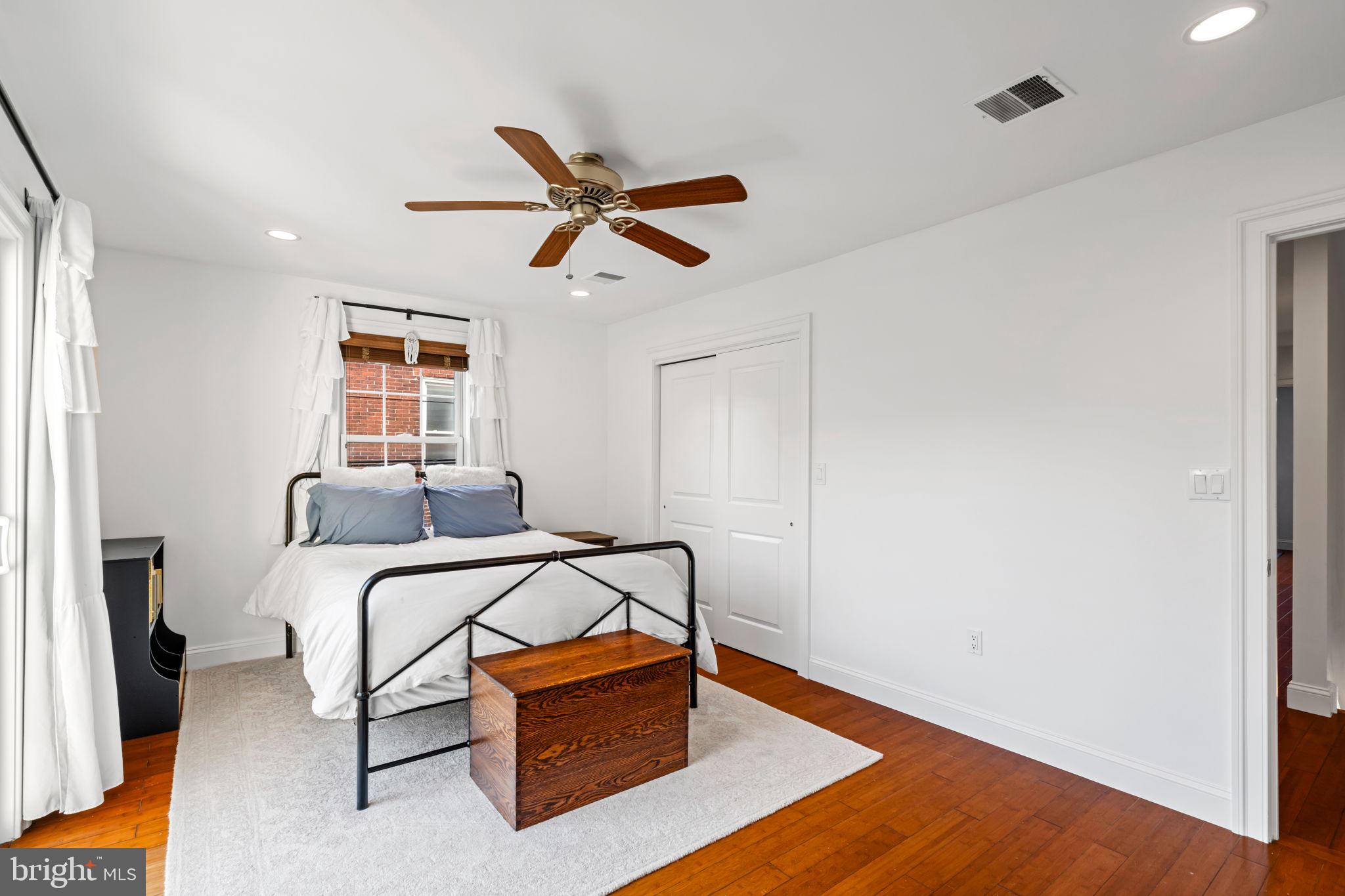 985 N 6th Street
