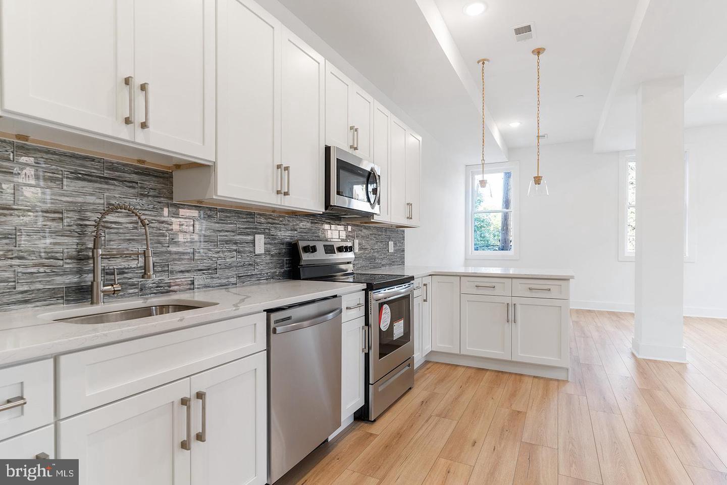 2100 N HANCOCK STREET 3