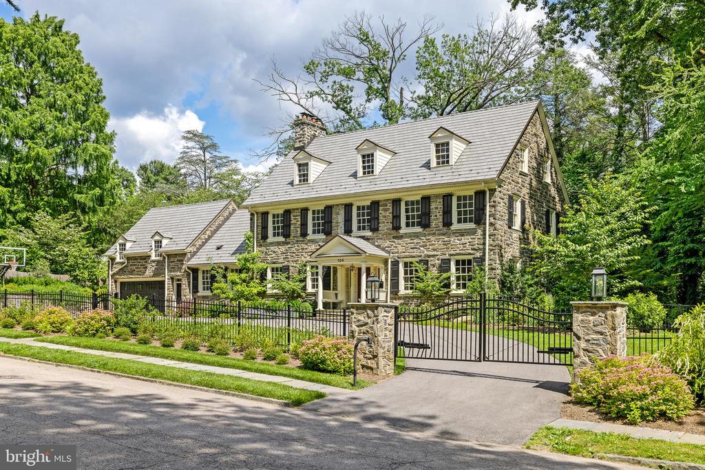 104 W Mermaid Ln