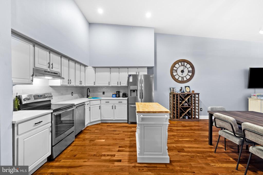 104 N 2ND ST #402