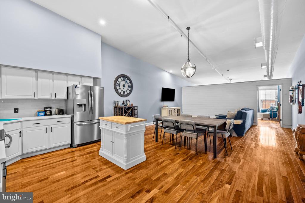 104 N 2ND ST #402
