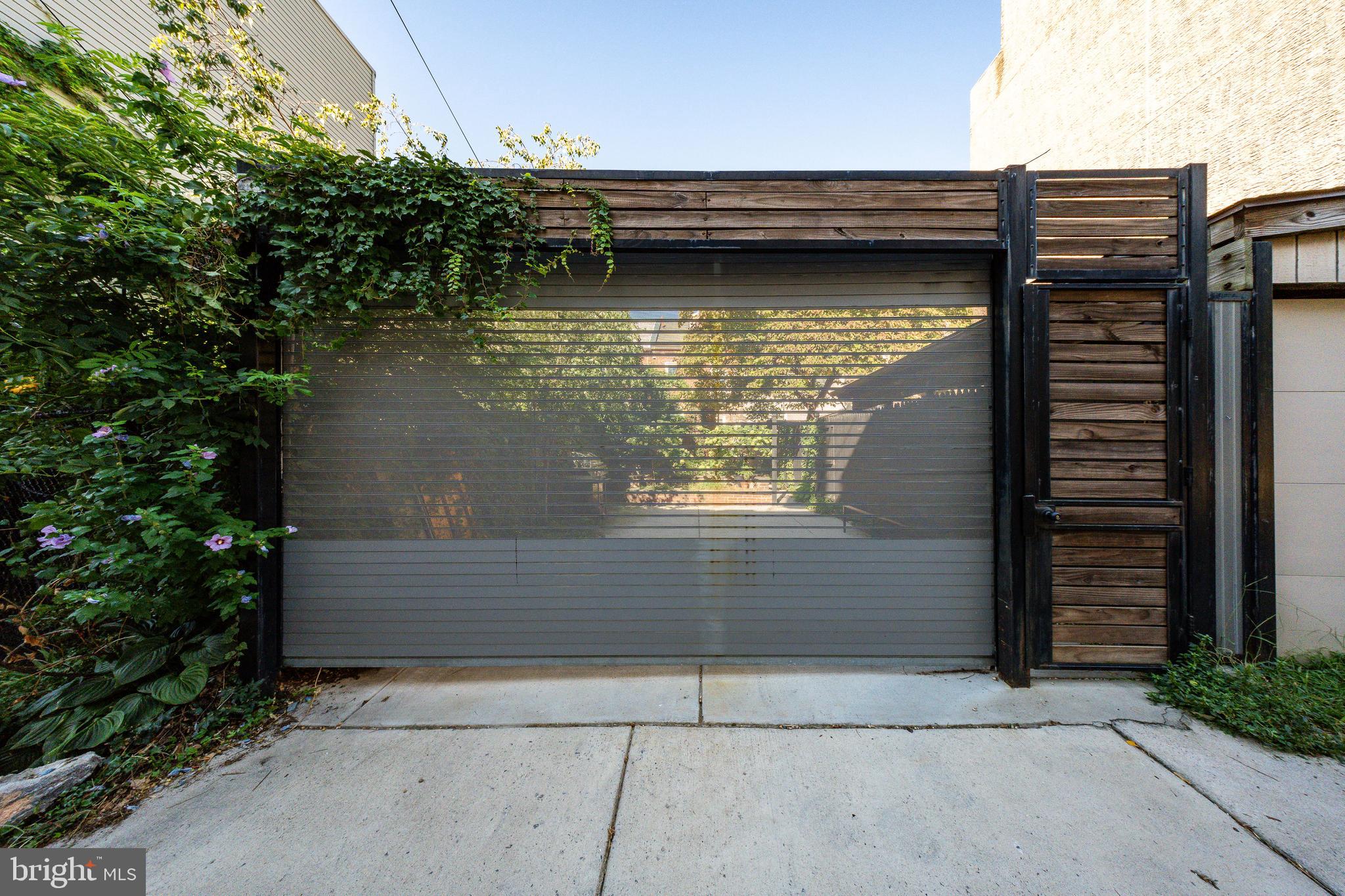 943 N LAWRENCE STREET