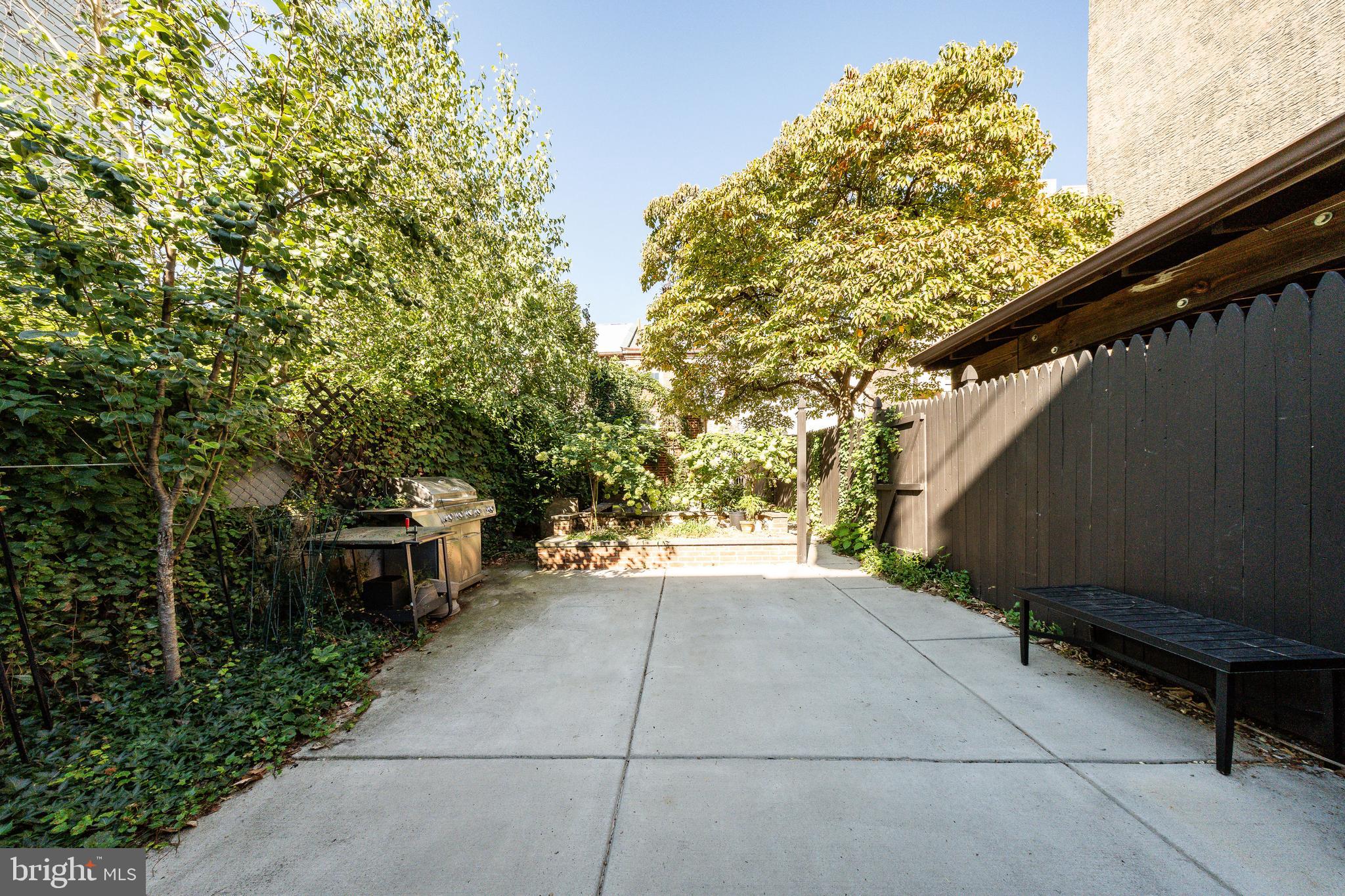 943 N LAWRENCE STREET