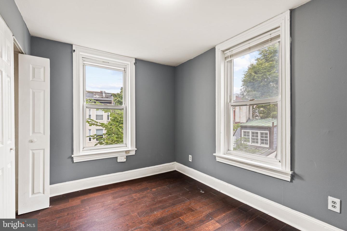 262 S 11th St