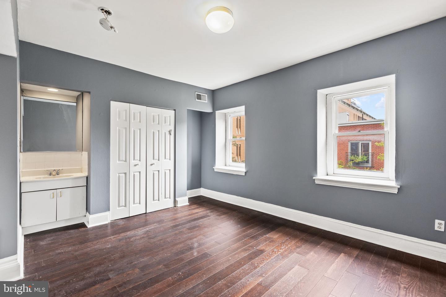 262 S 11th St