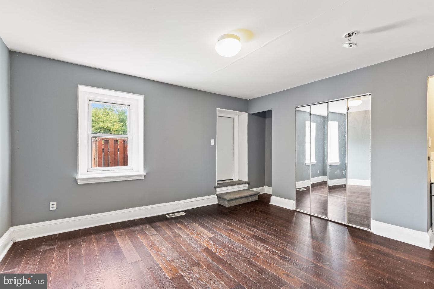 262 S 11th St