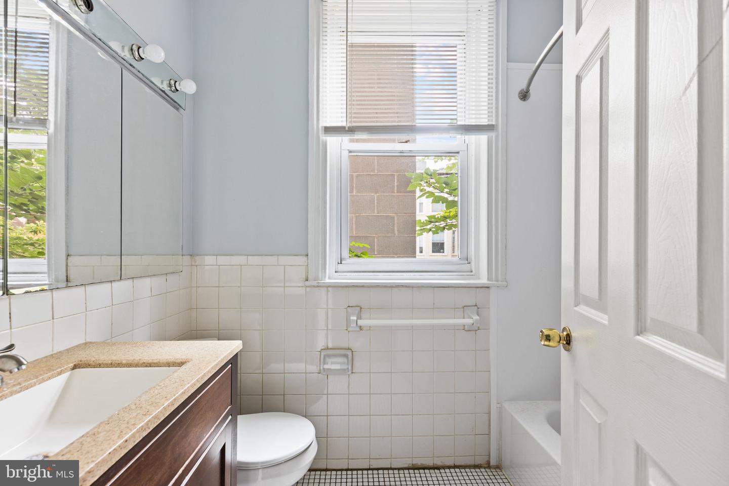 262 S 11th St