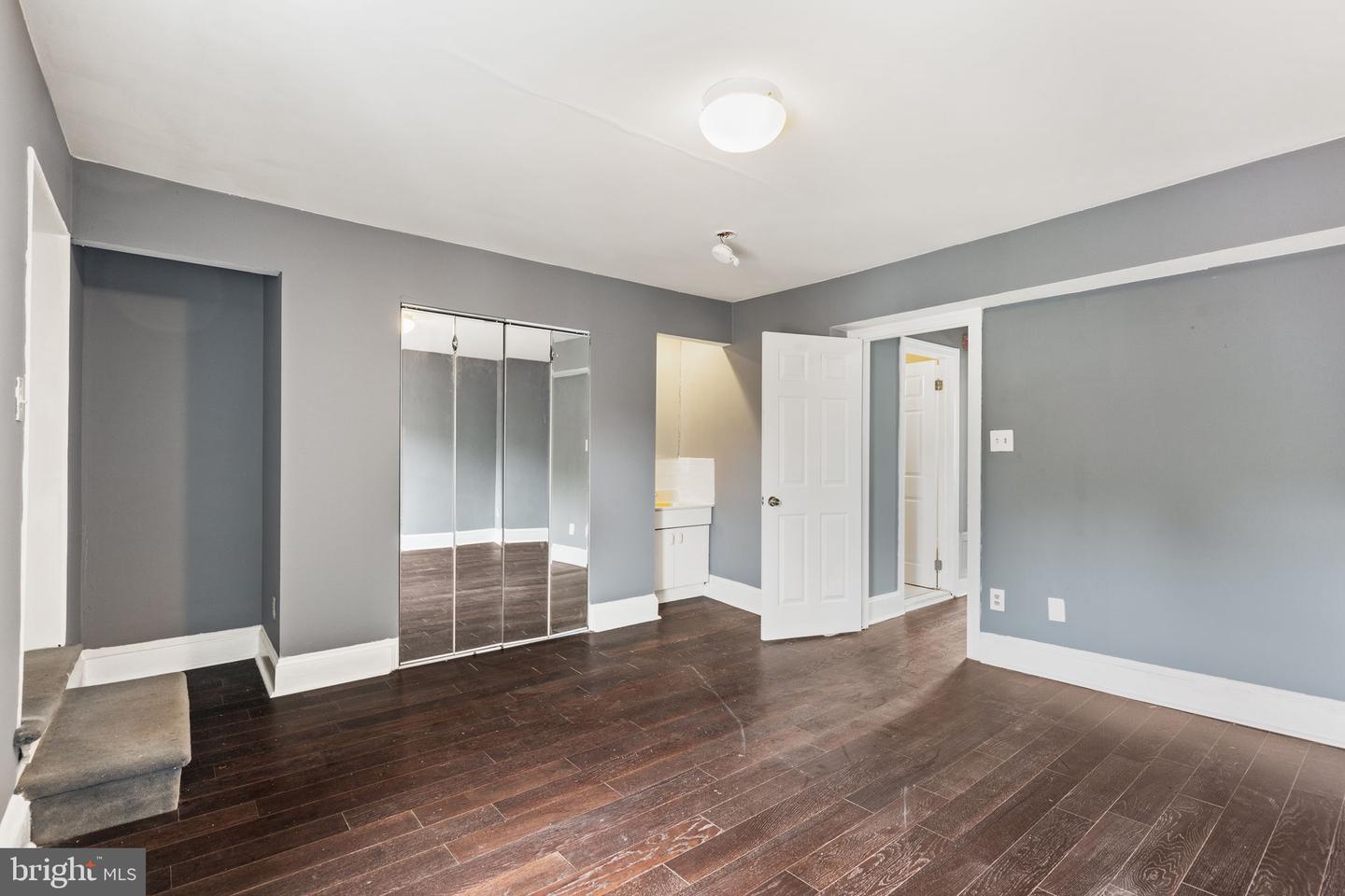 262 S 11th St