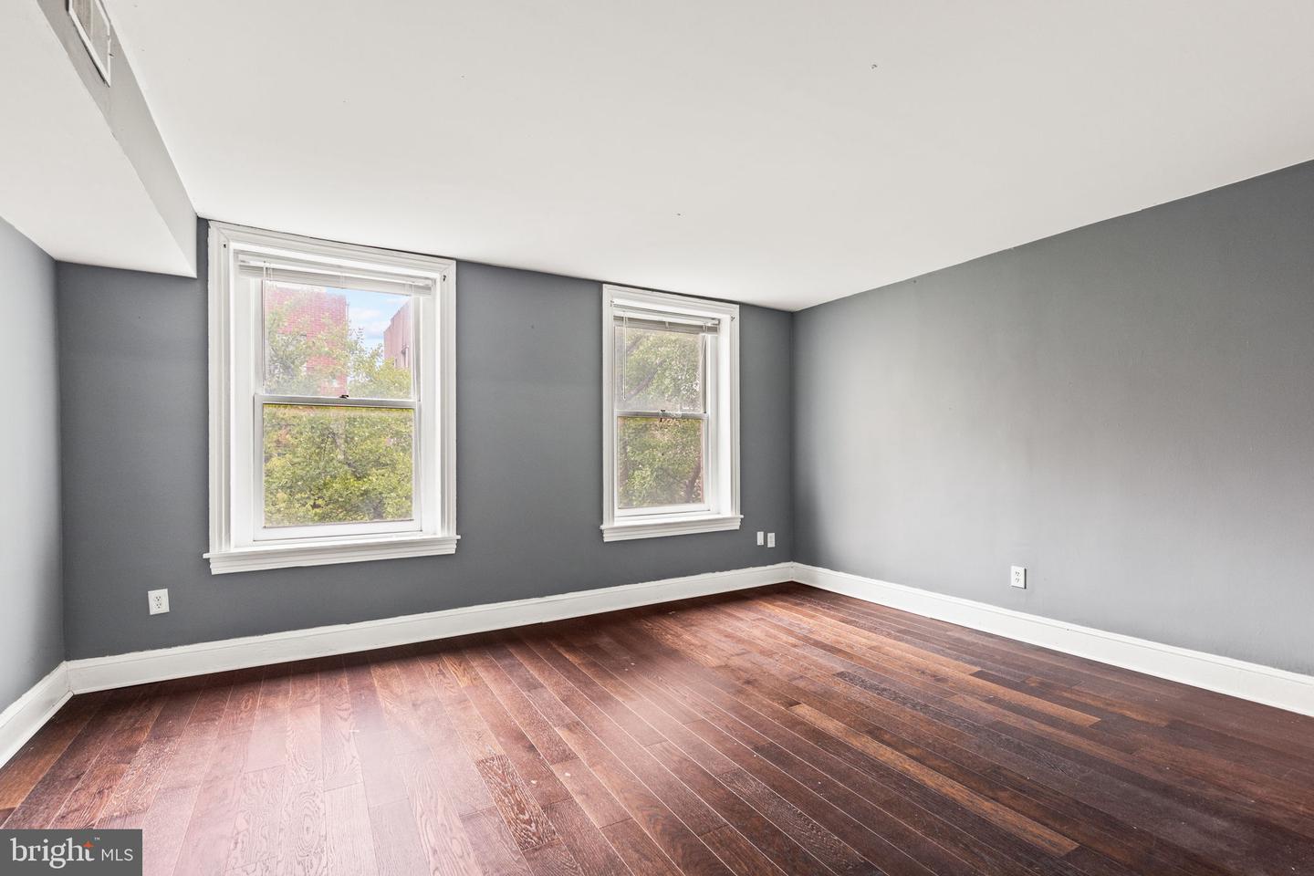 262 S 11th St
