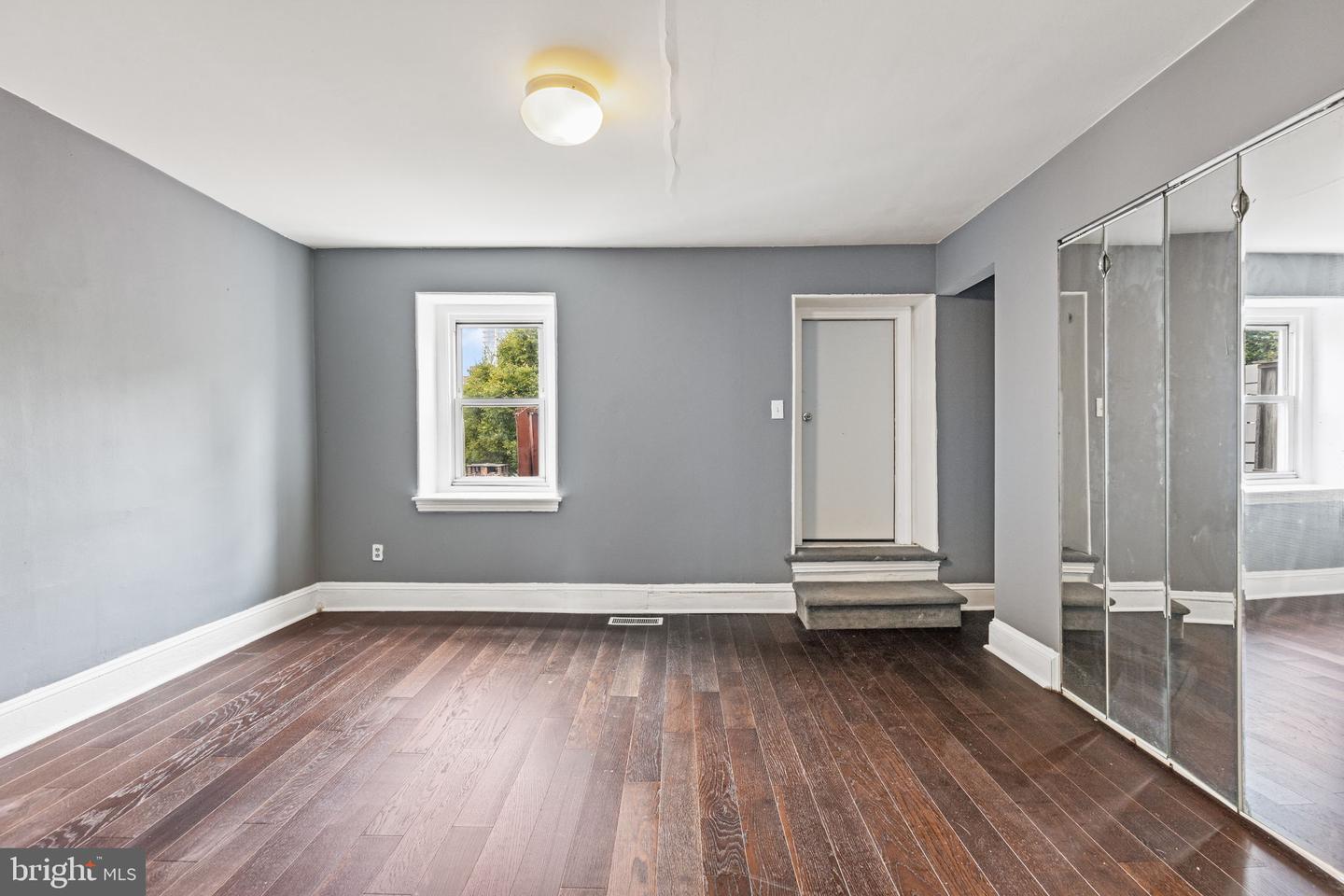 262 S 11th St