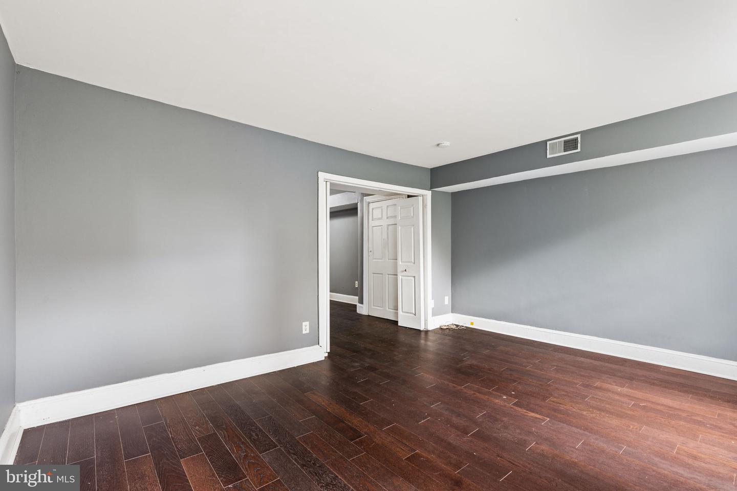 262 S 11th St