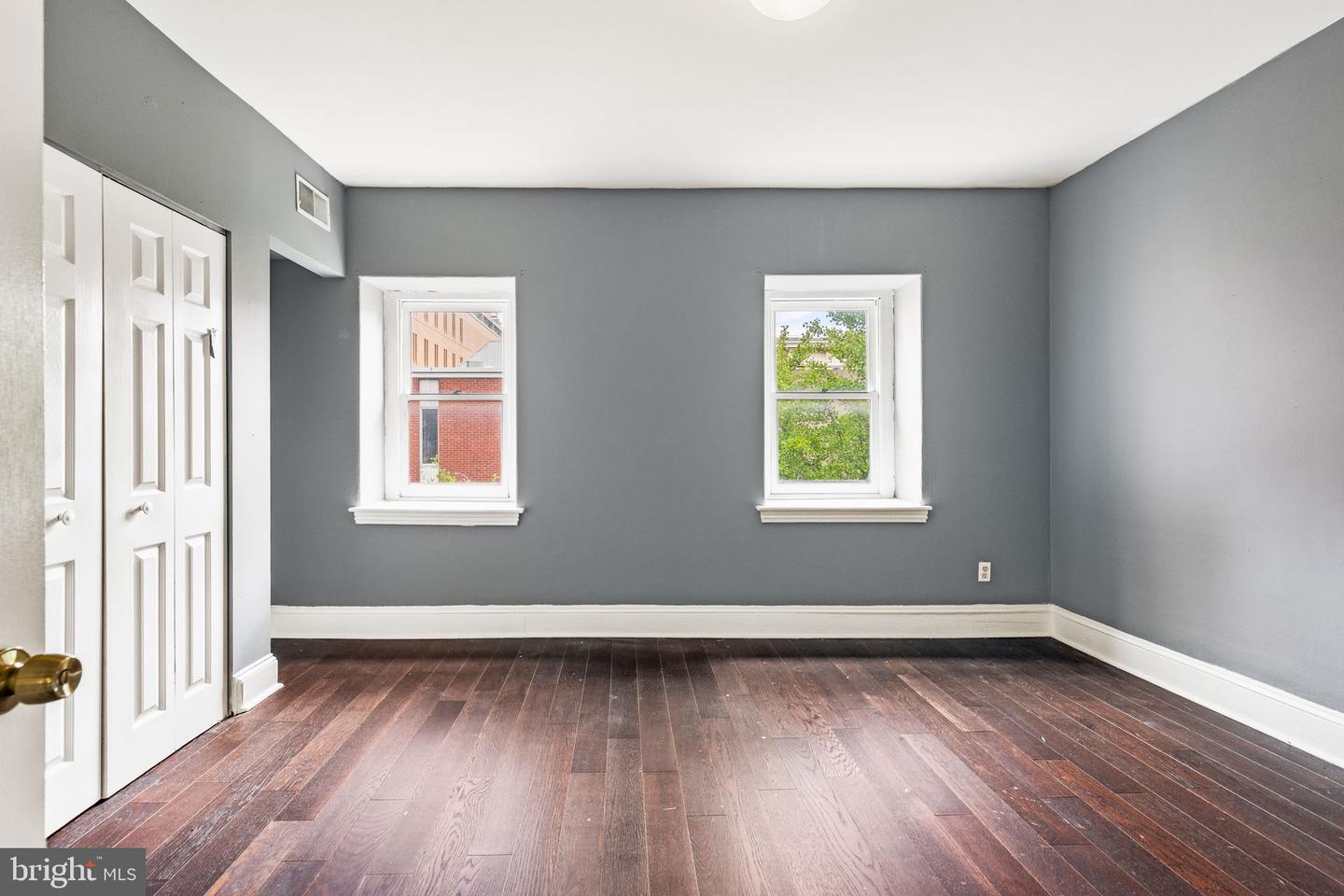 262 S 11th St