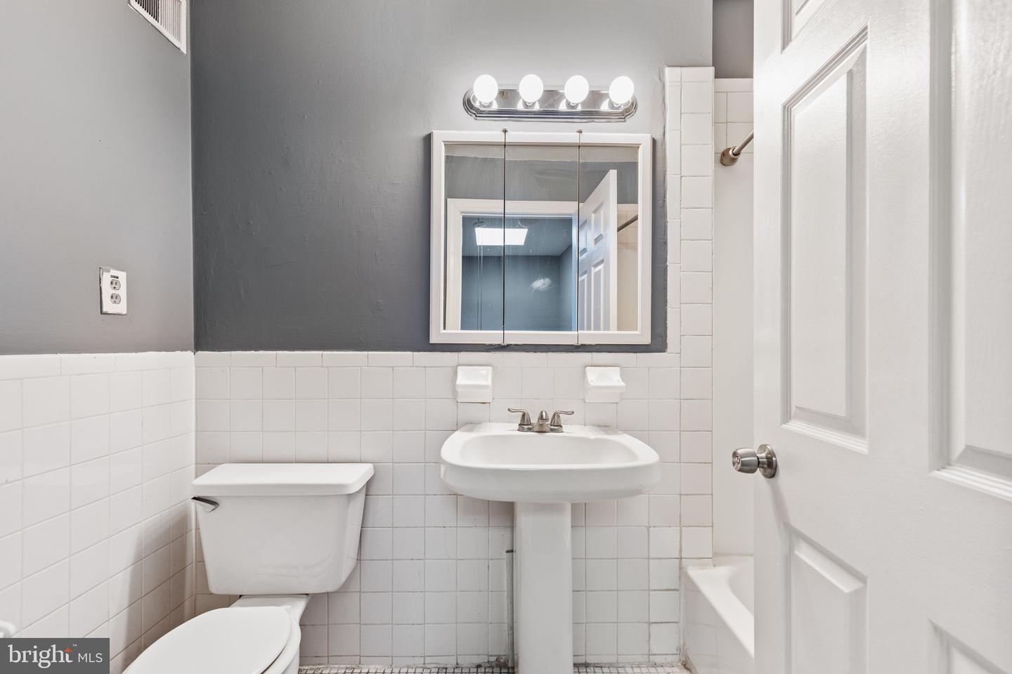 262 S 11th St