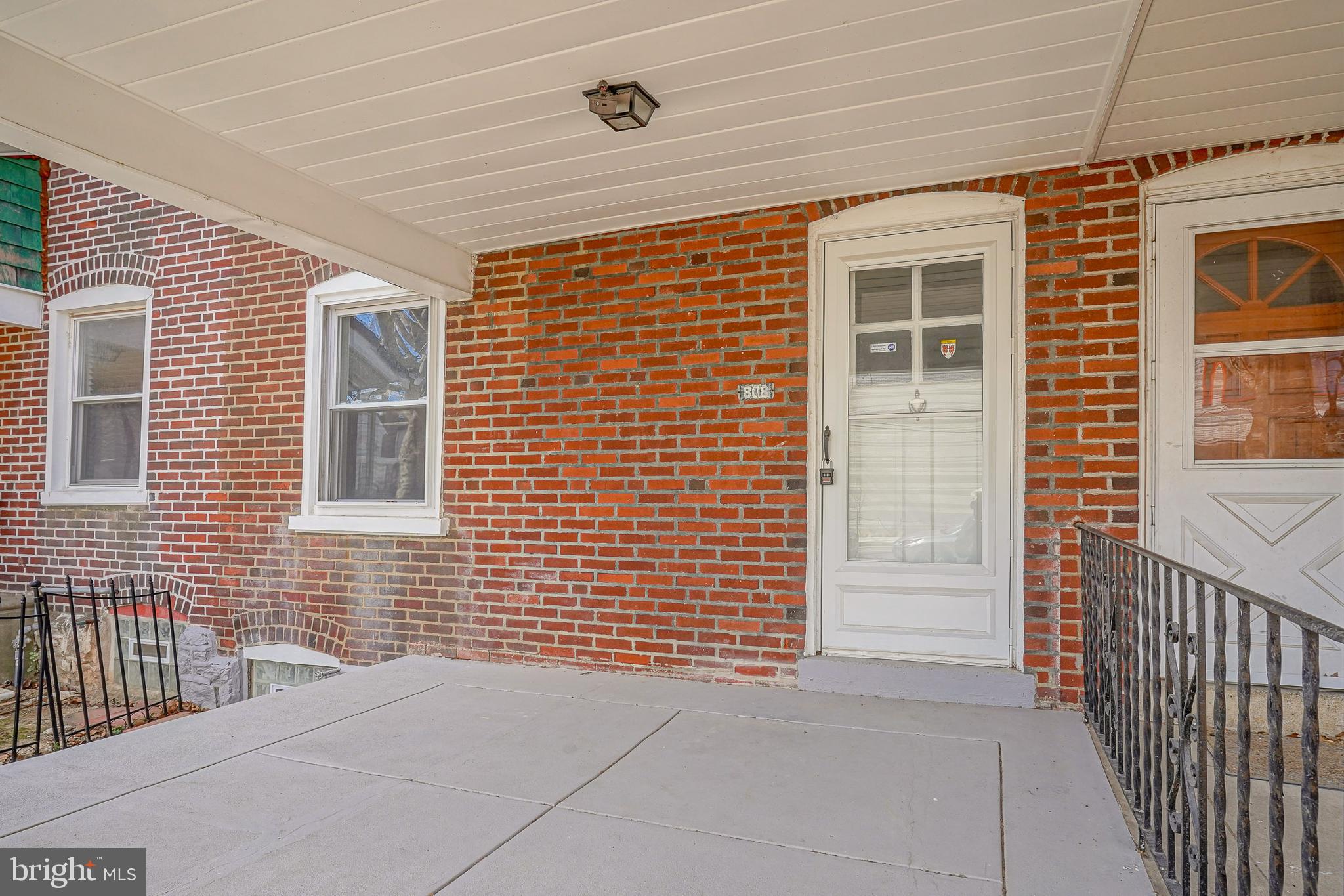808 KENMORE ROAD