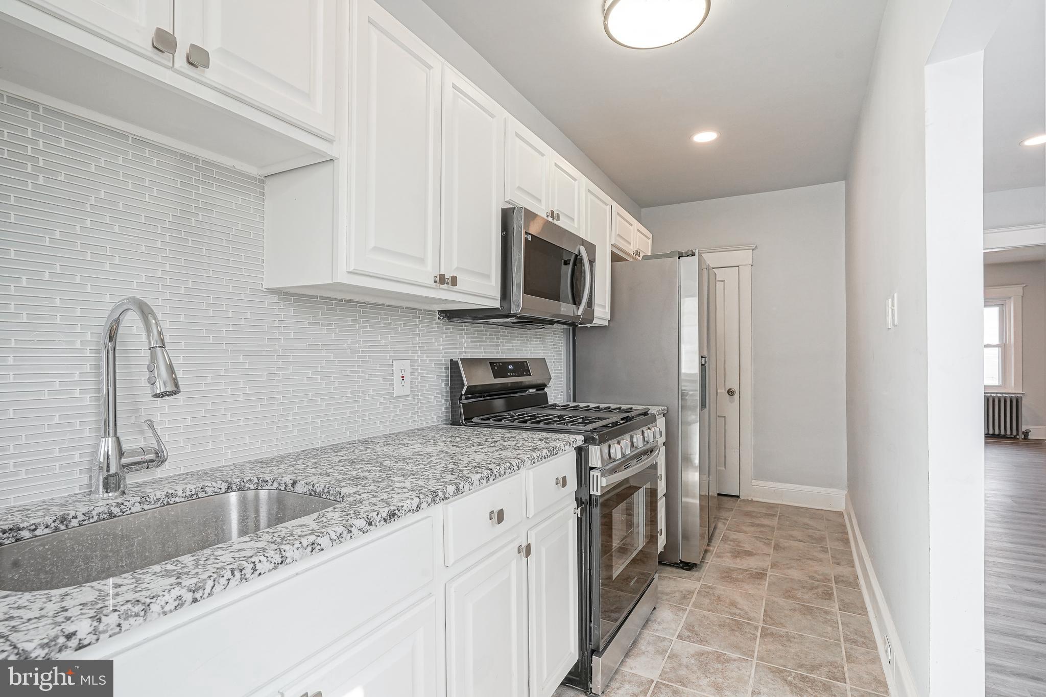 808 KENMORE ROAD