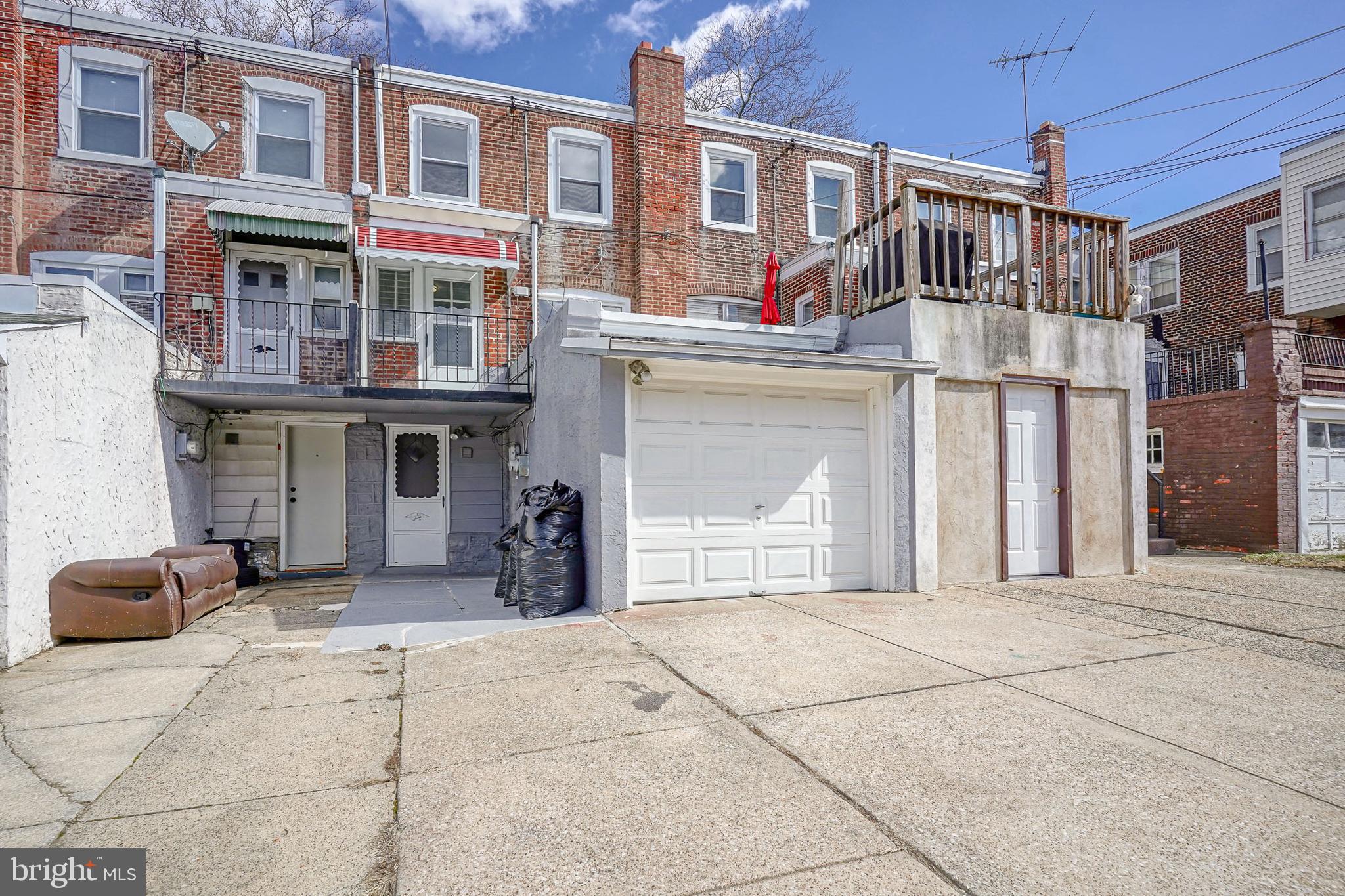 808 KENMORE ROAD