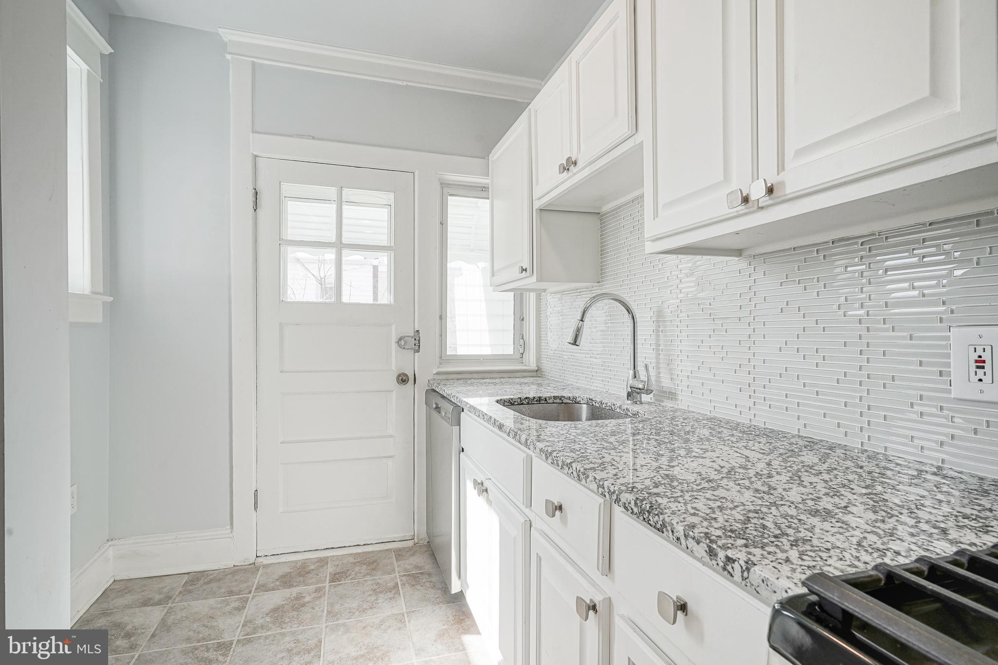808 KENMORE ROAD