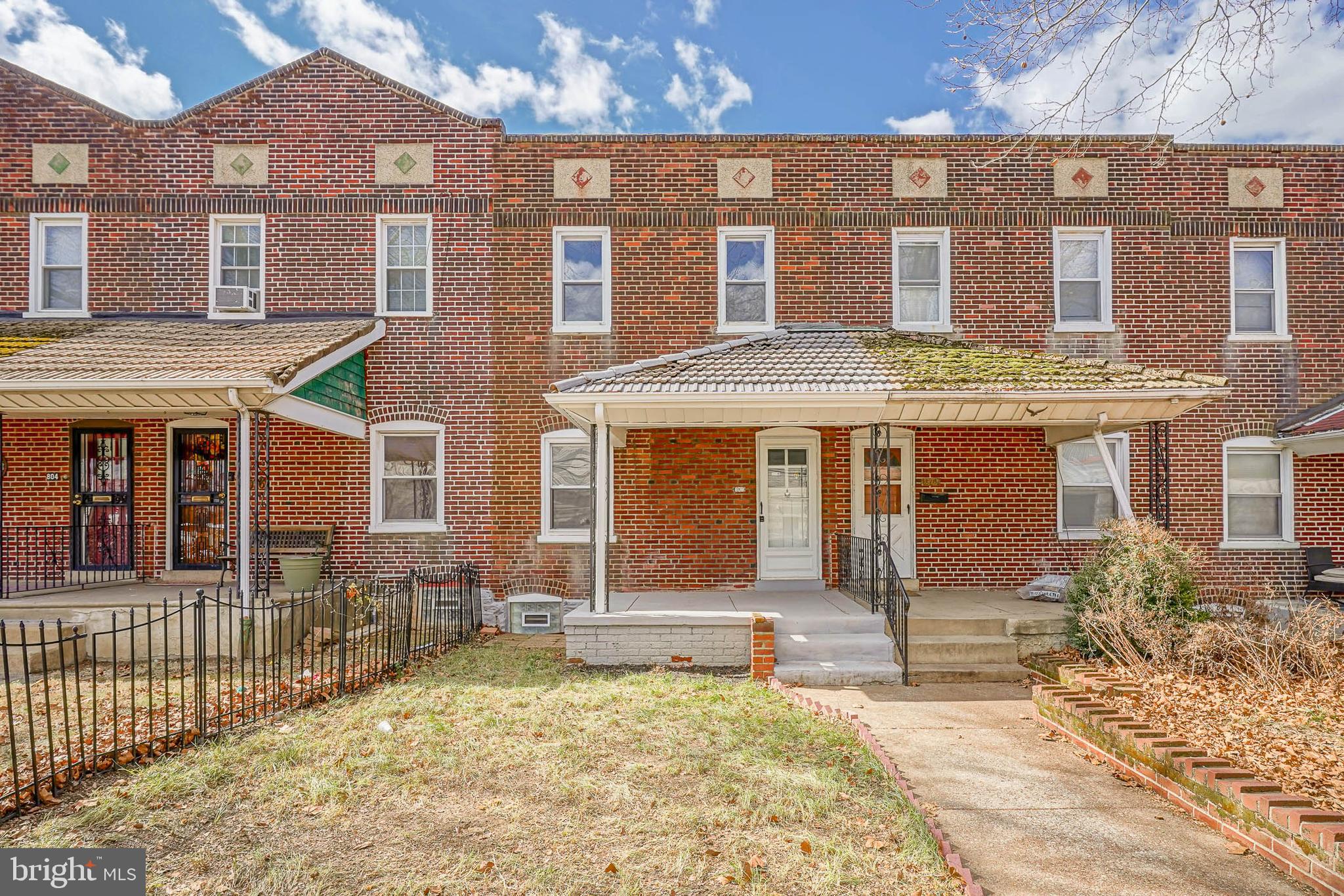 808 KENMORE ROAD