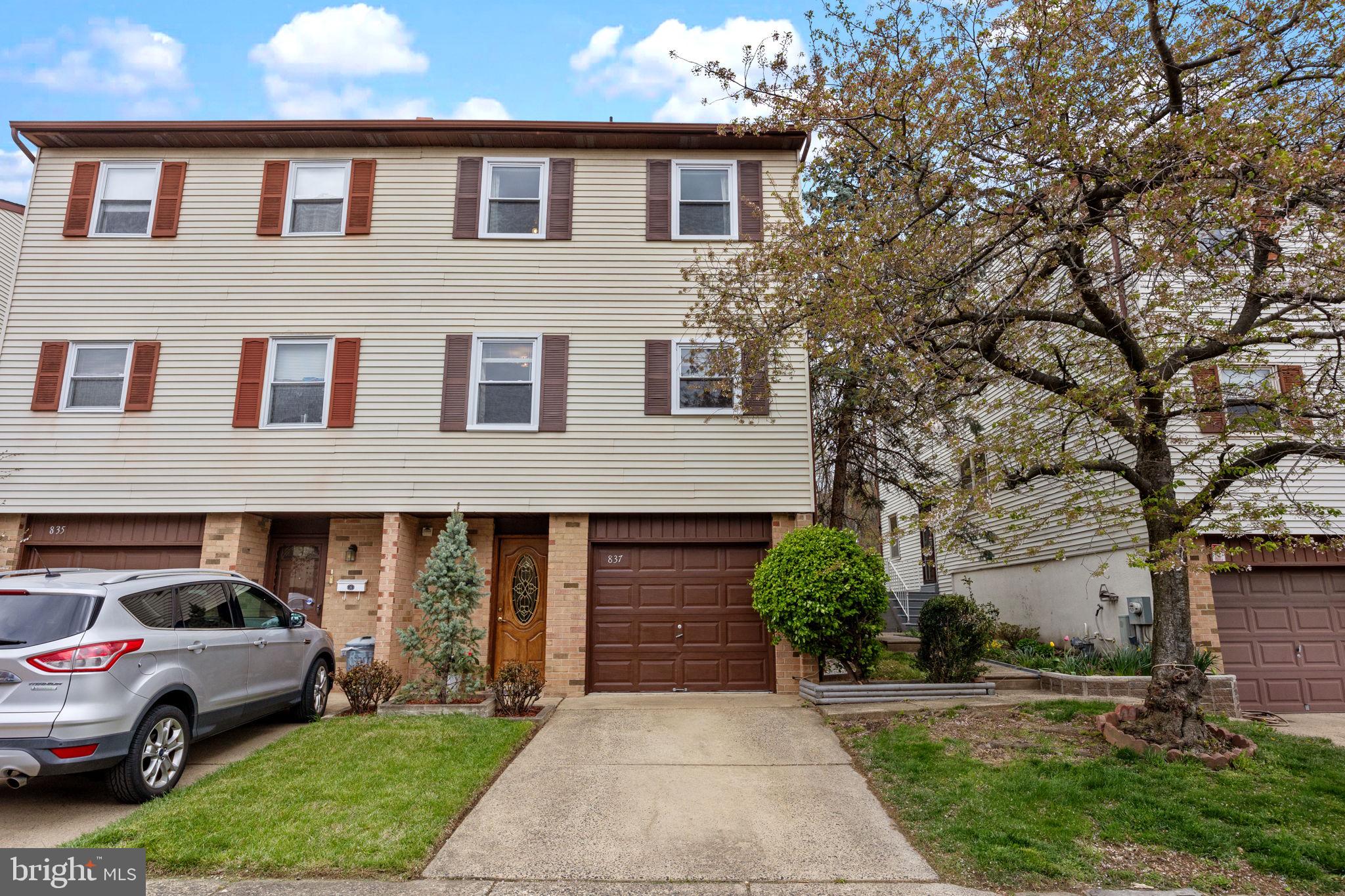 837 N CENTENNIAL SQUARE N
