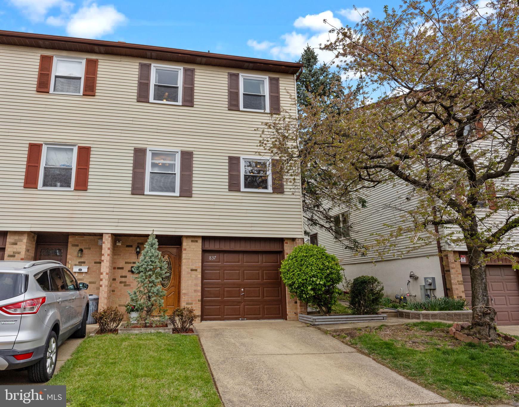837 N CENTENNIAL SQUARE N