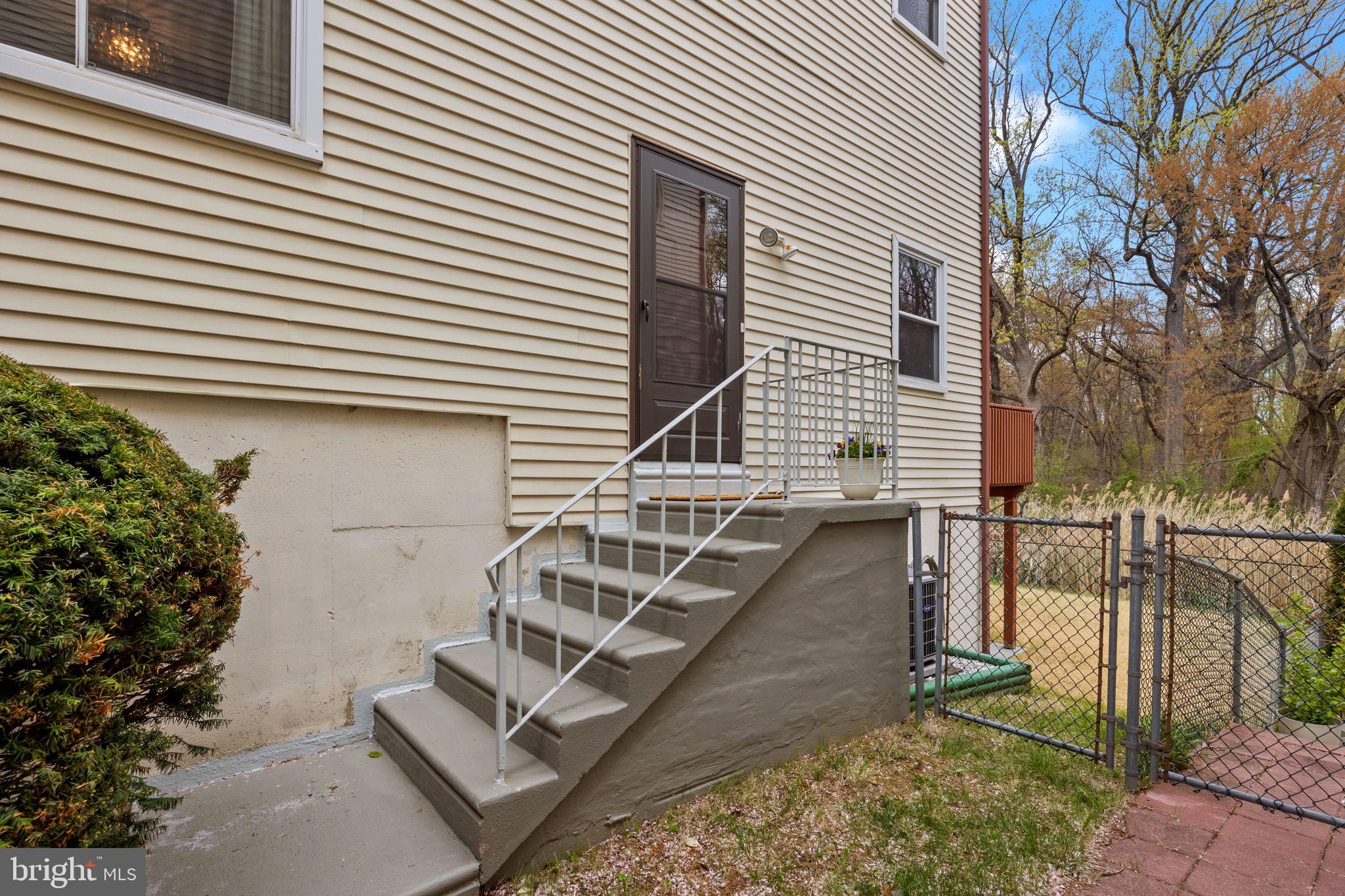 837 N CENTENNIAL SQUARE N