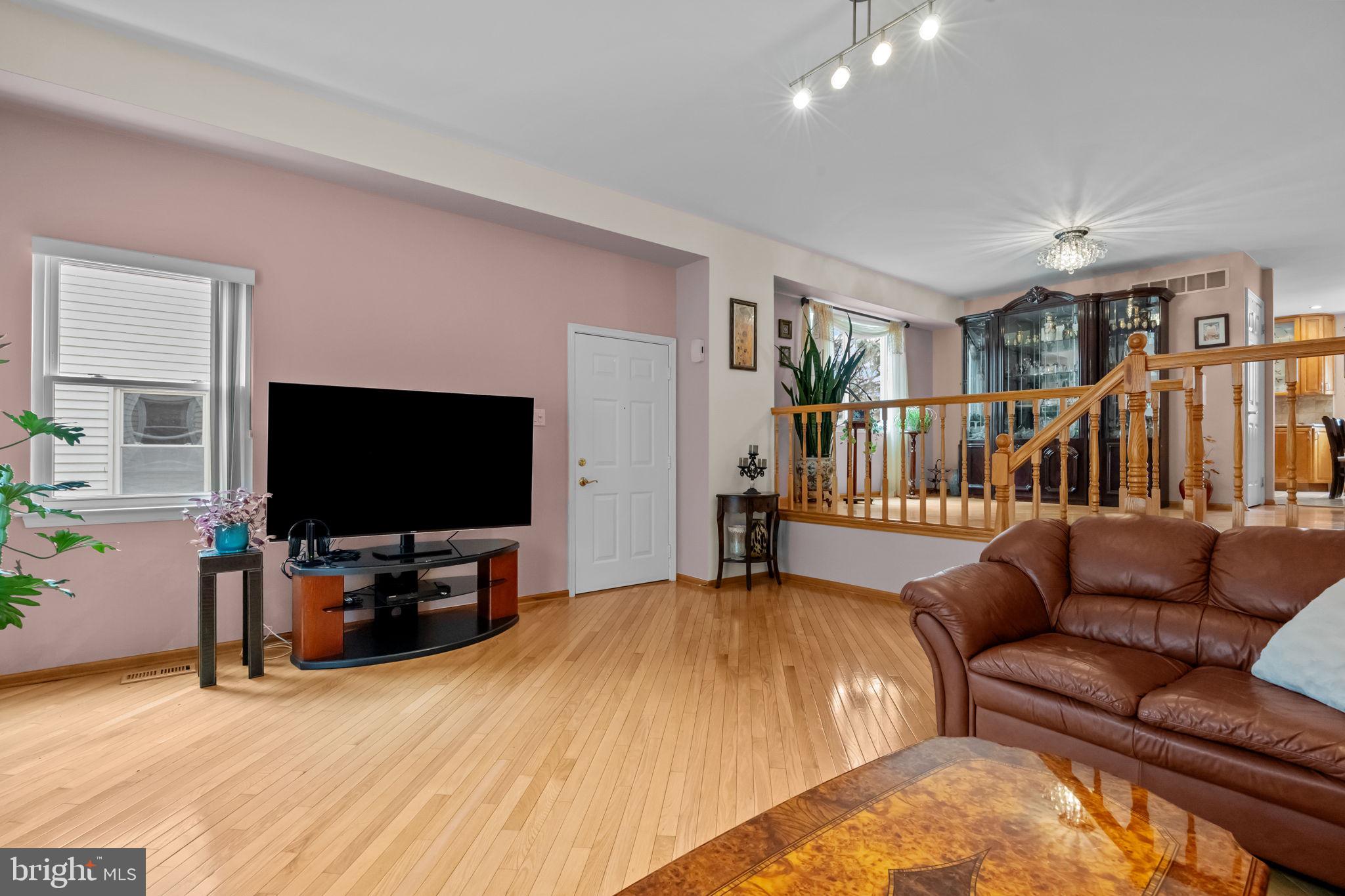 837 N CENTENNIAL SQUARE N