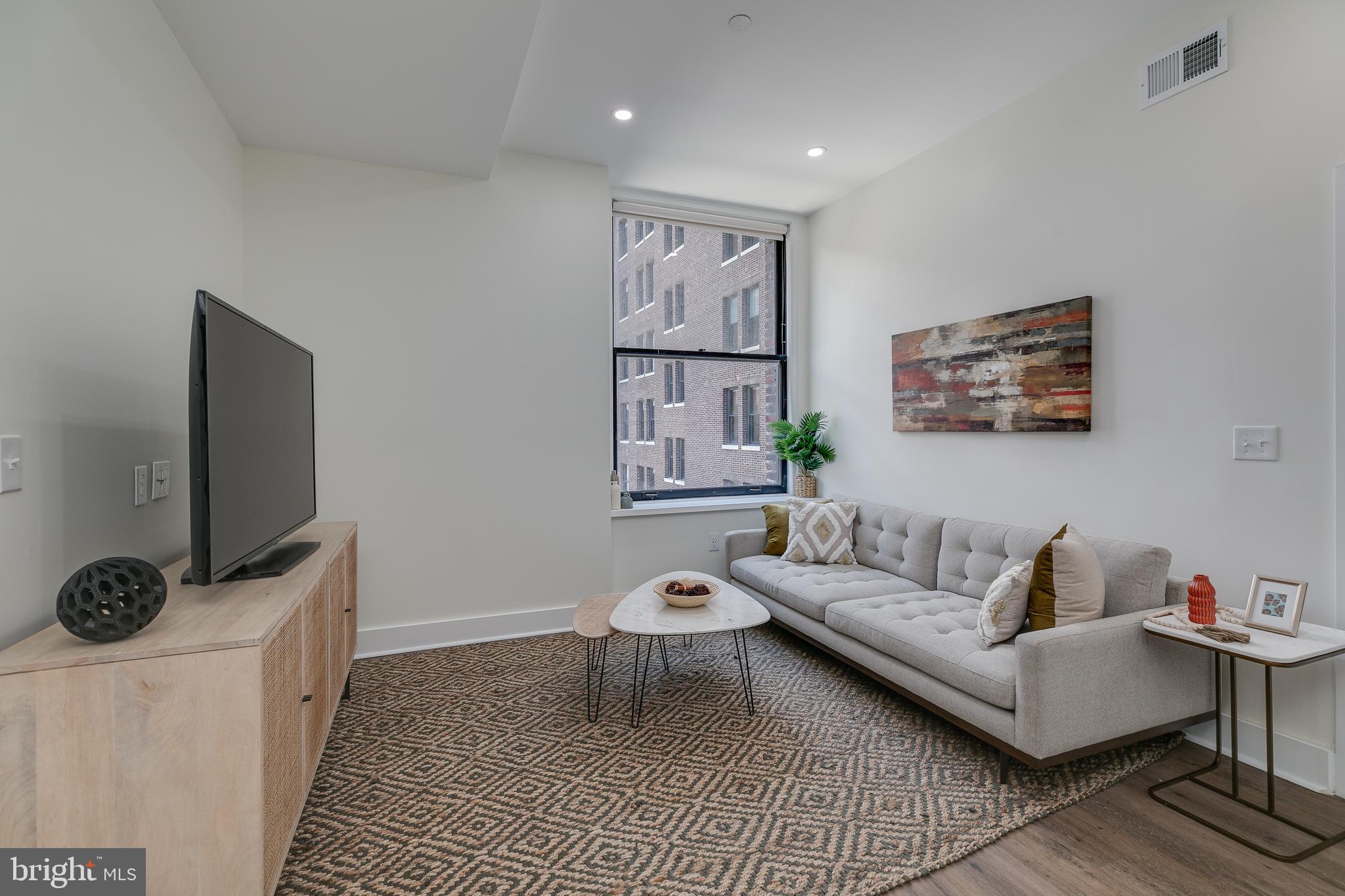 150 S INDEPENDENCE MALL W 519