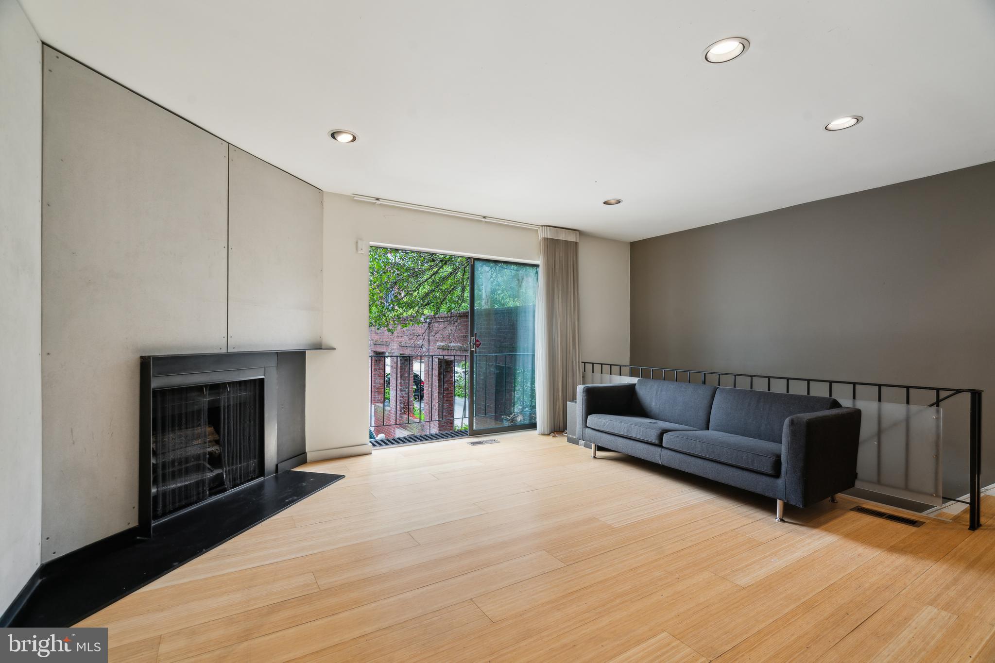 2213 RACE STREET 25 202