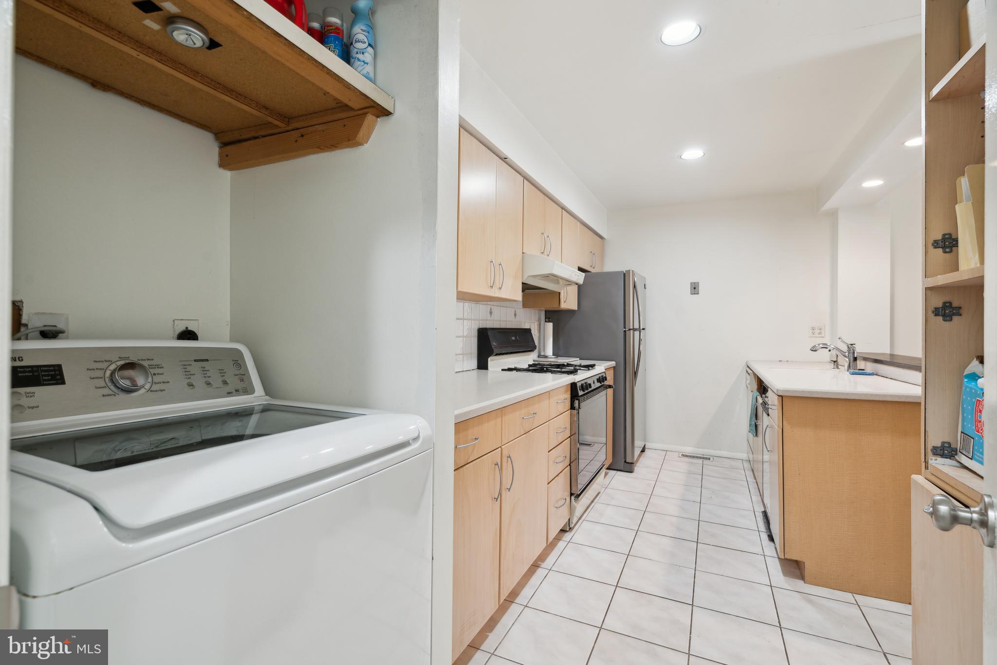 2213 RACE STREET 25 202