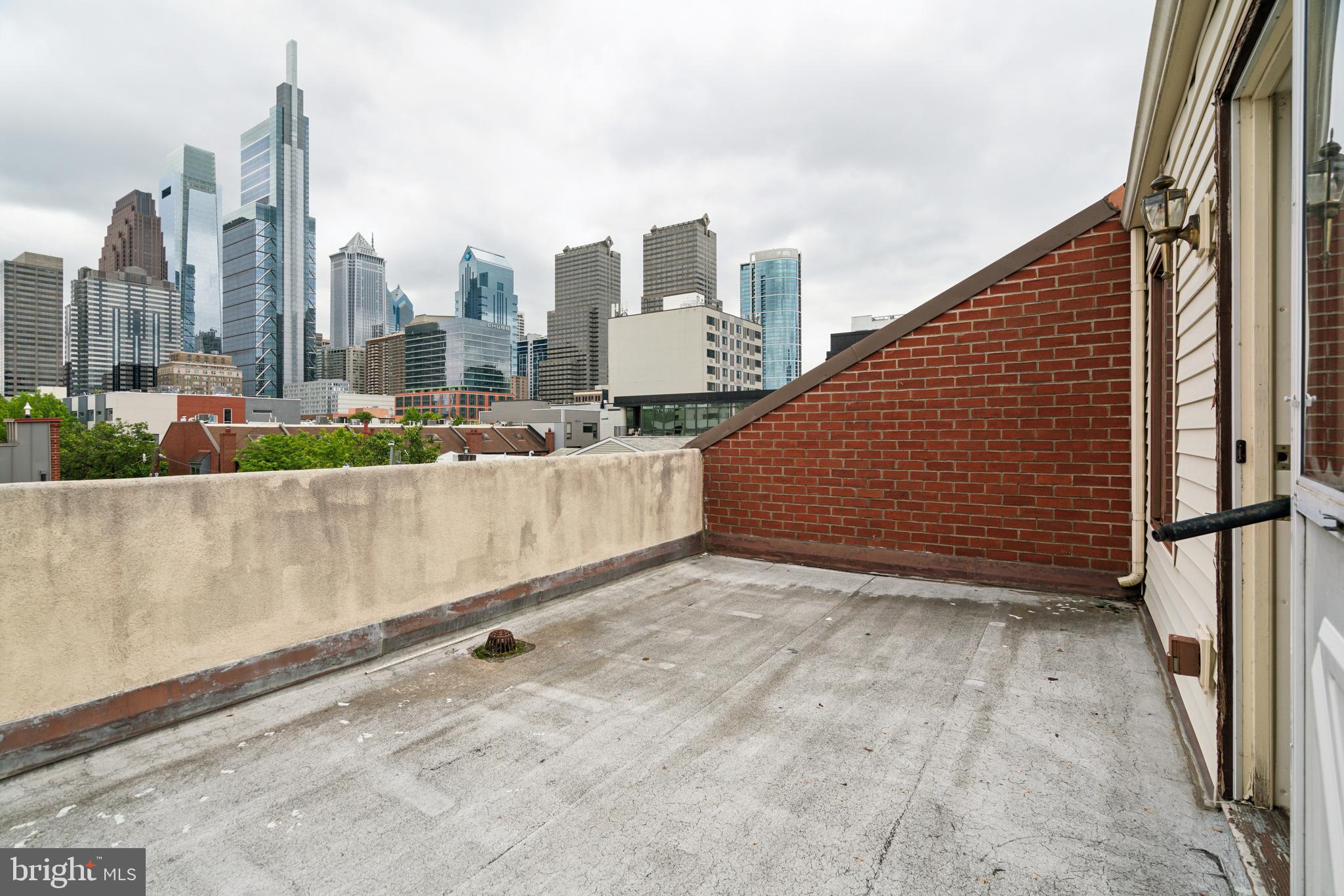 2213 RACE STREET 25 202