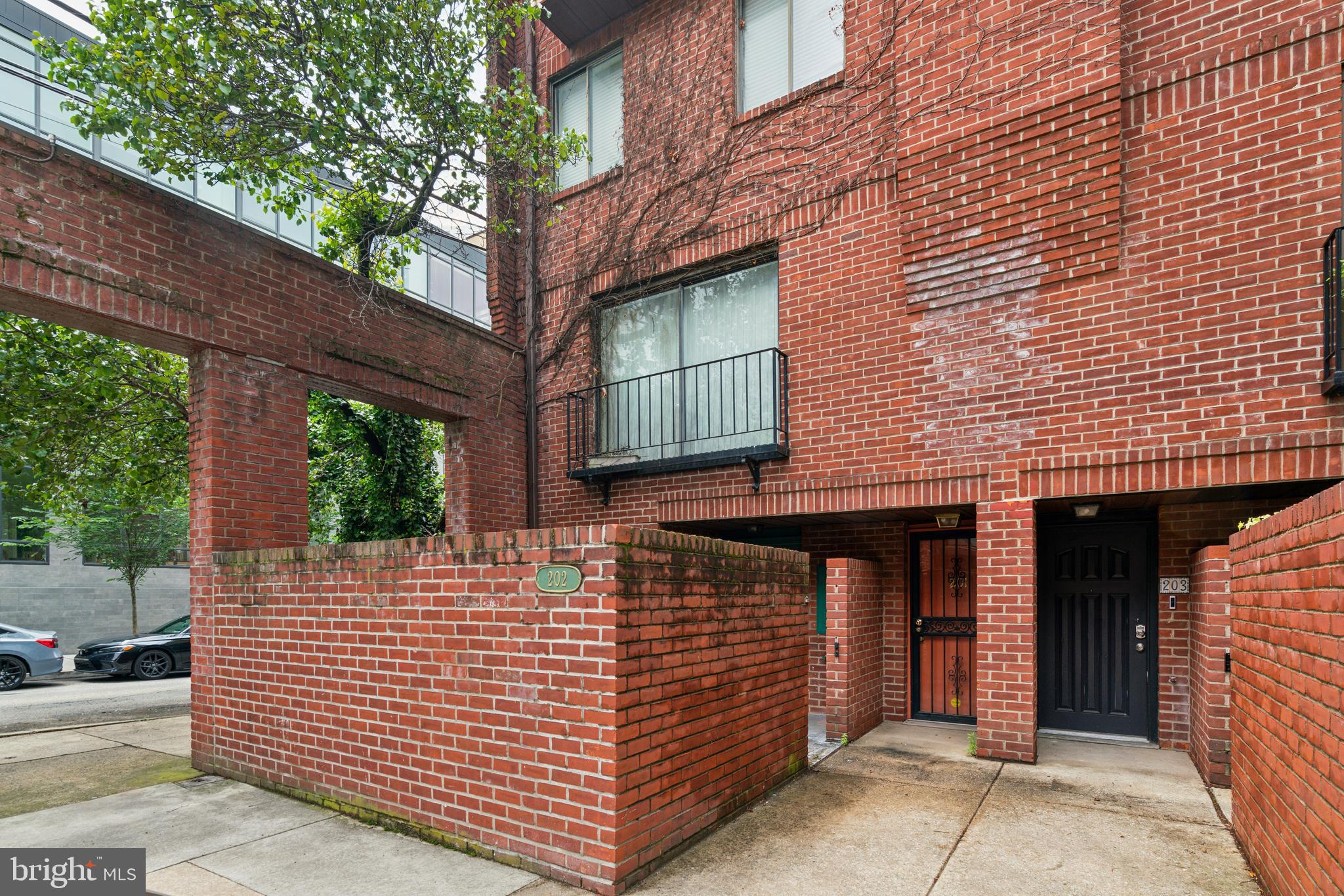 2213 RACE STREET 25 202