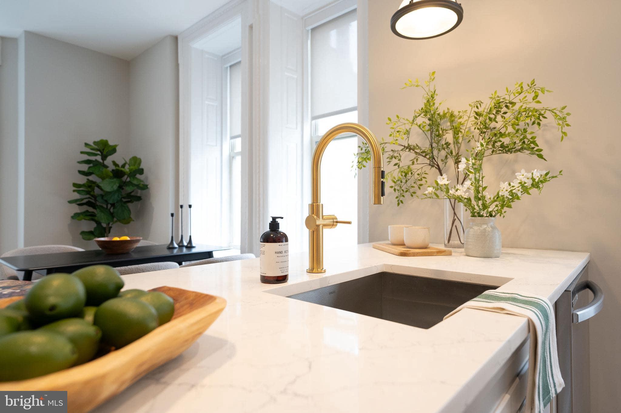 200 S BROAD ST #1001