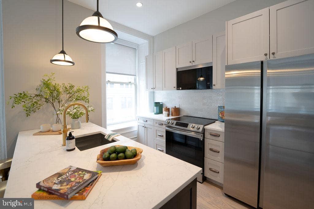 200 S BROAD ST #1001