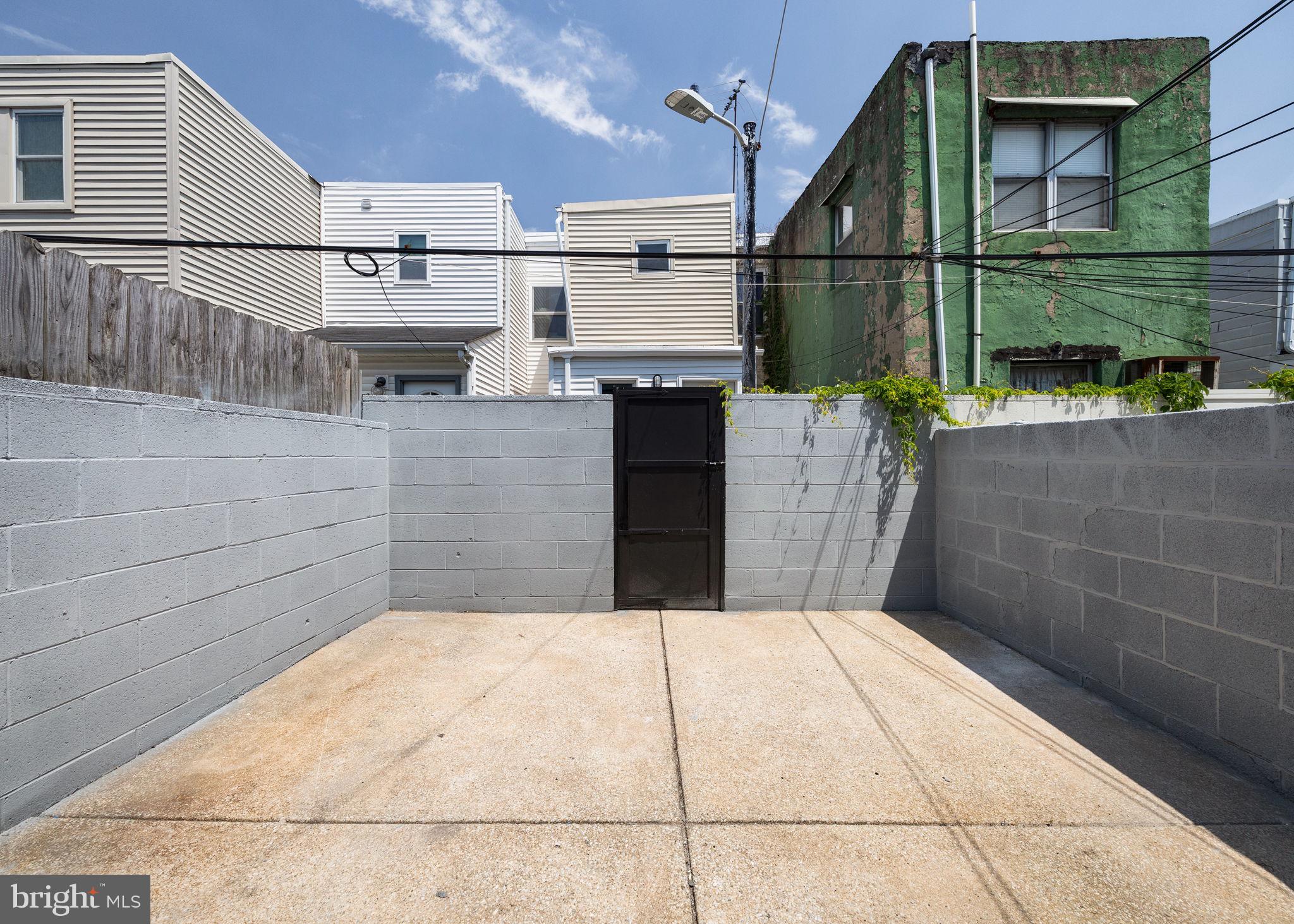 335 DALY STREET