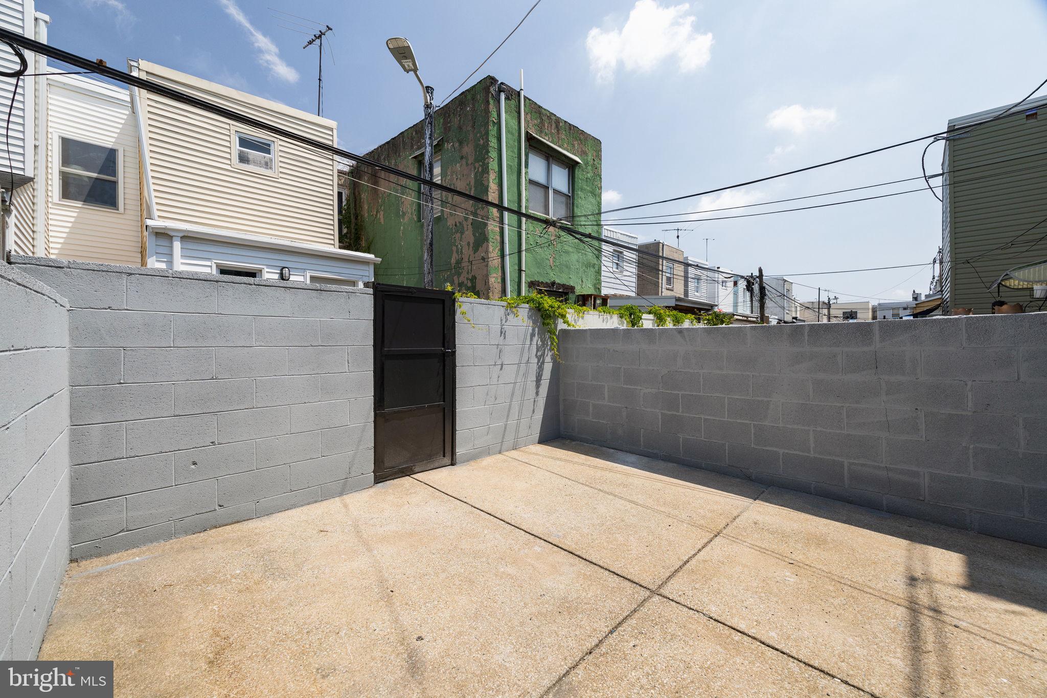 335 DALY STREET