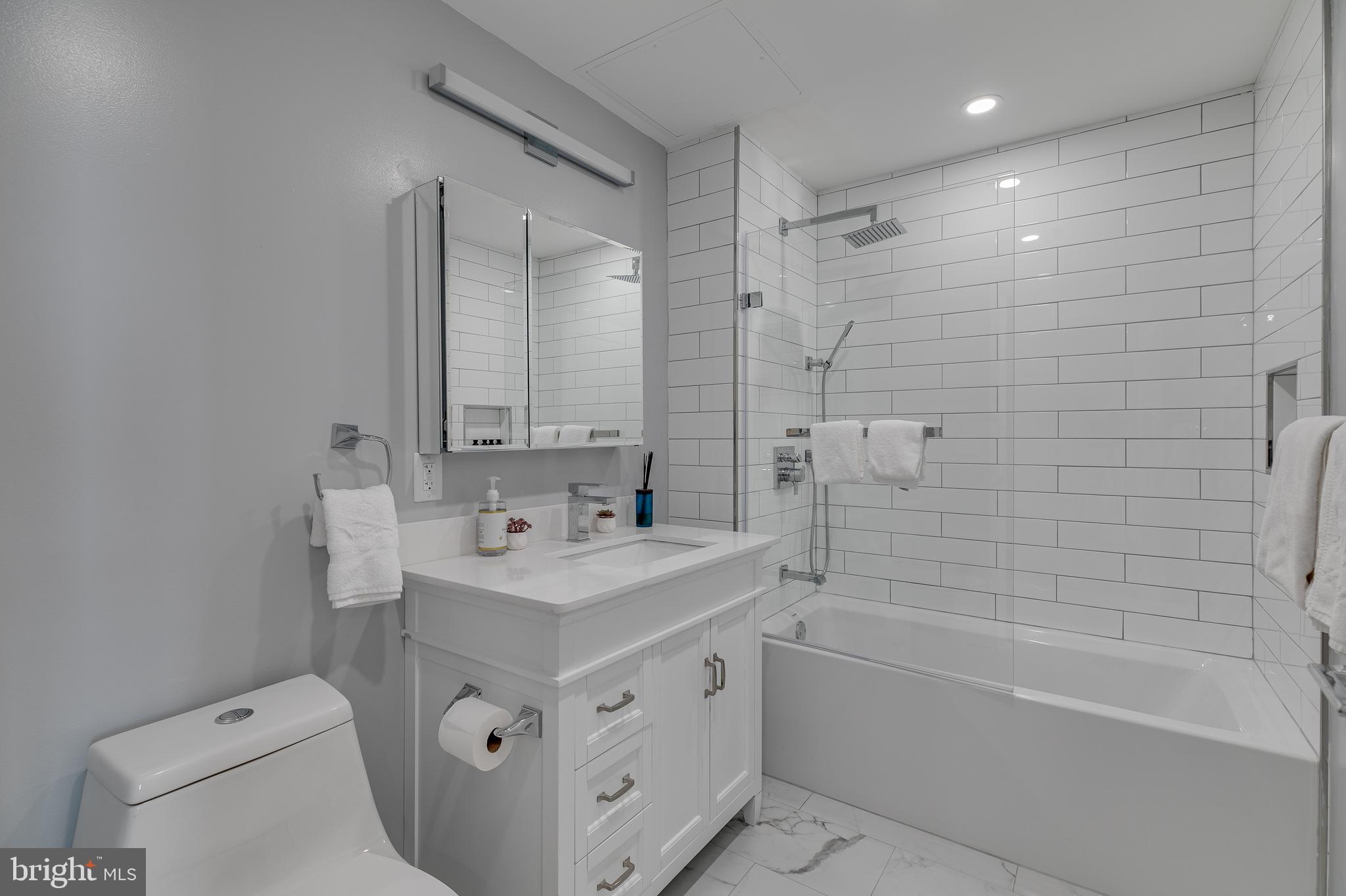 150 S INDEPENDENCE MALL W 903