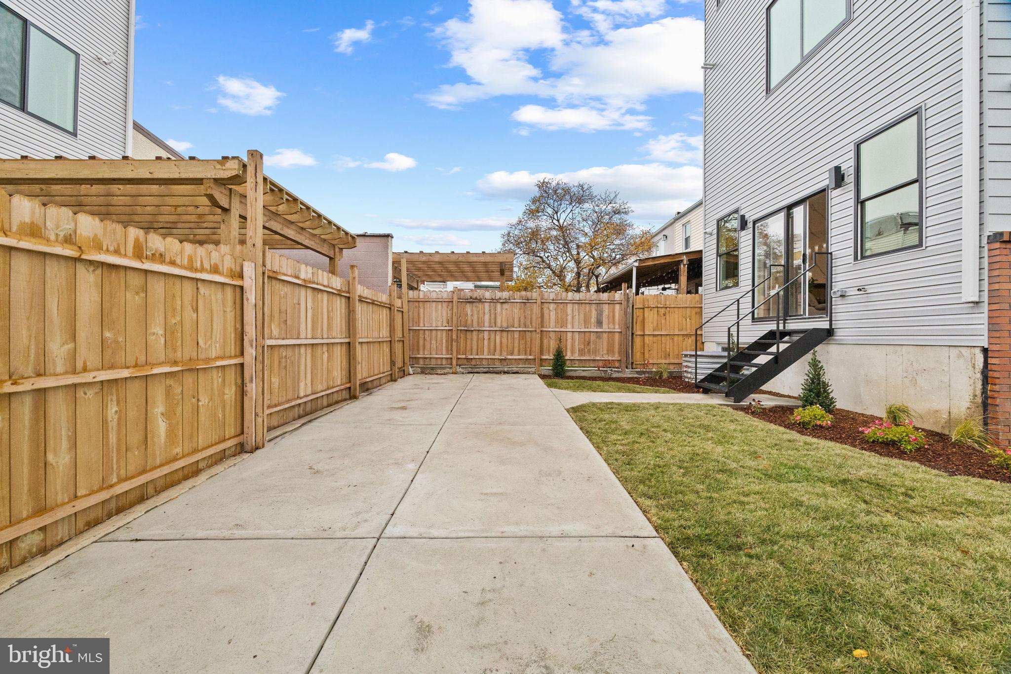 513 SALMON STREET