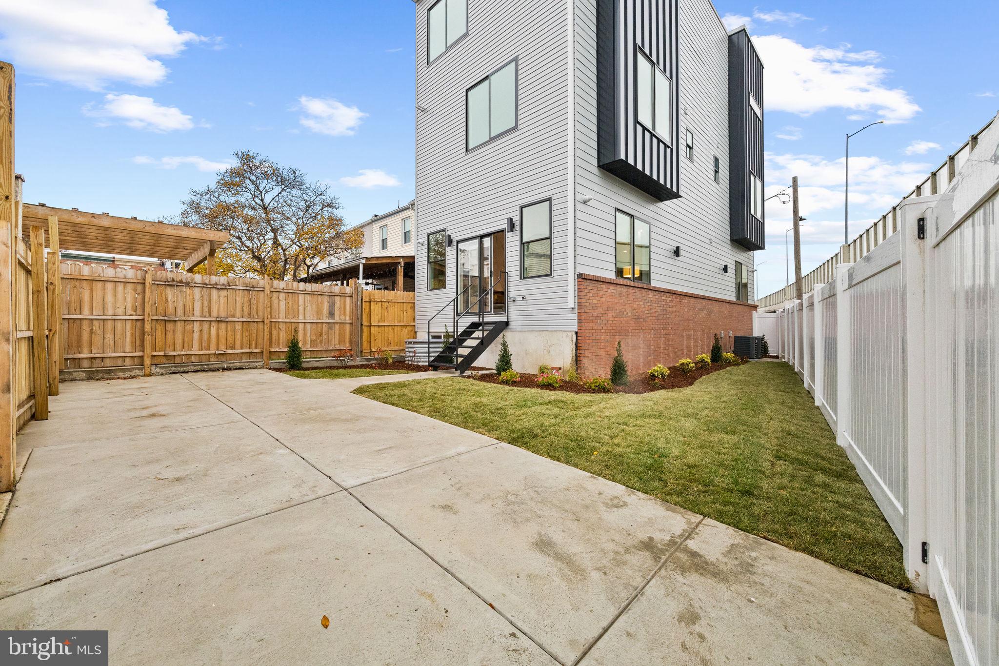 513 SALMON STREET