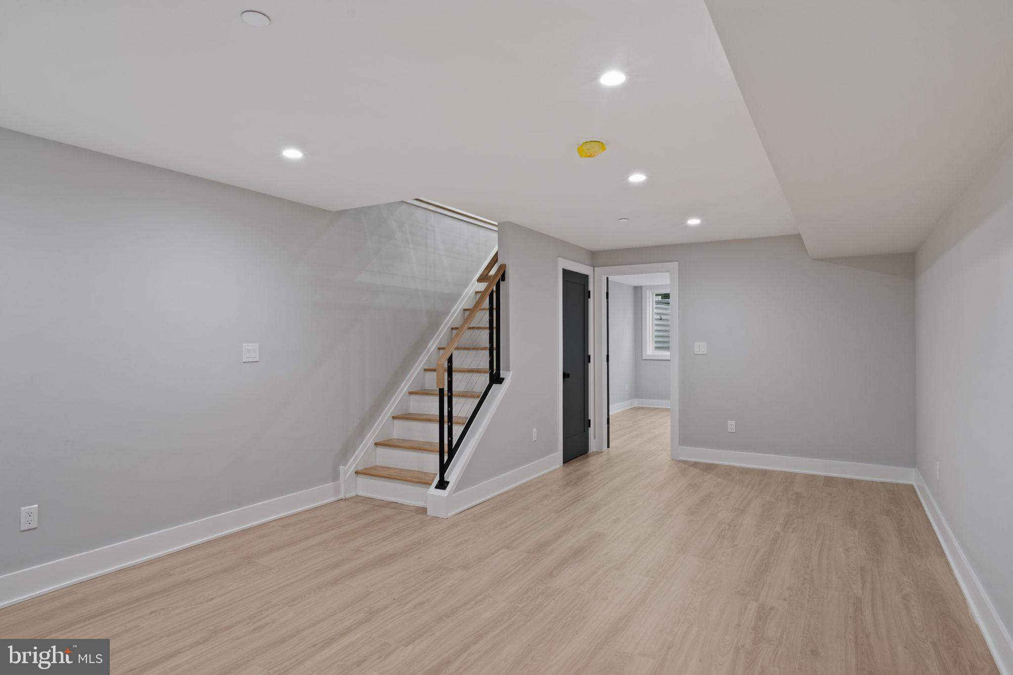 1125 CREASE STREET