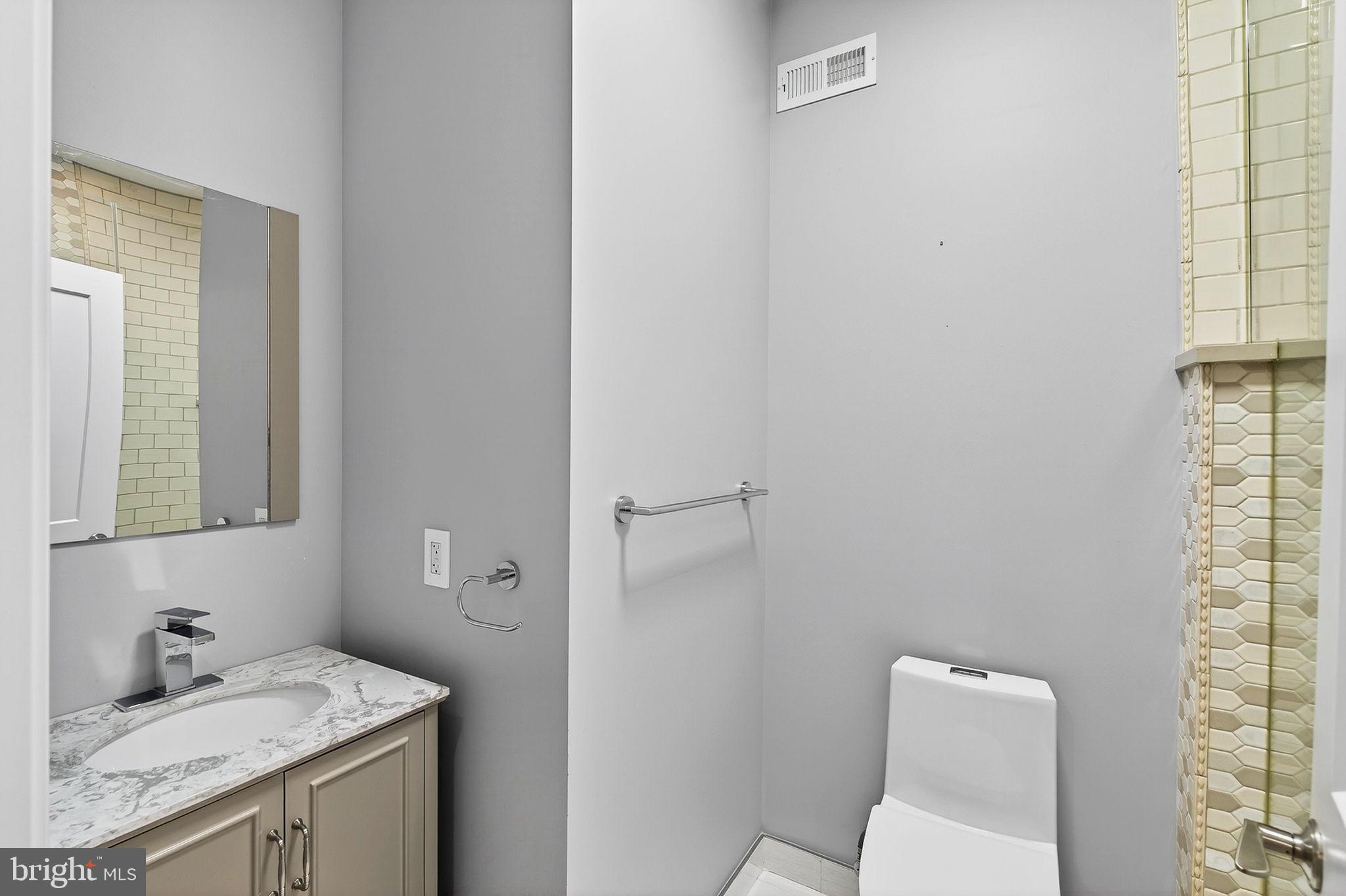 2528 E ALBERT