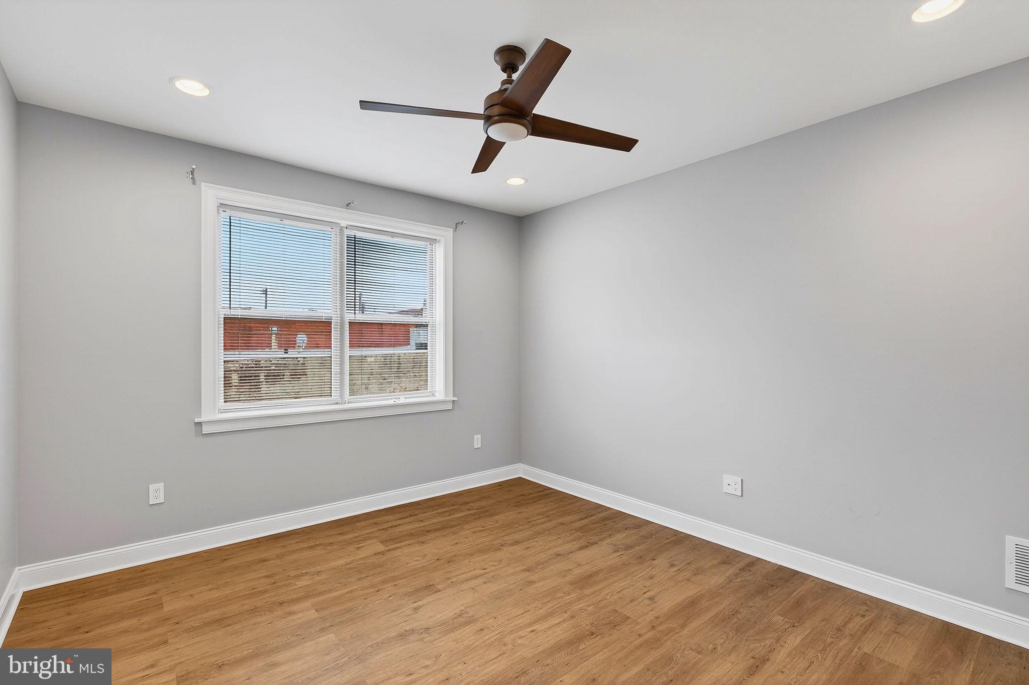 2528 E ALBERT