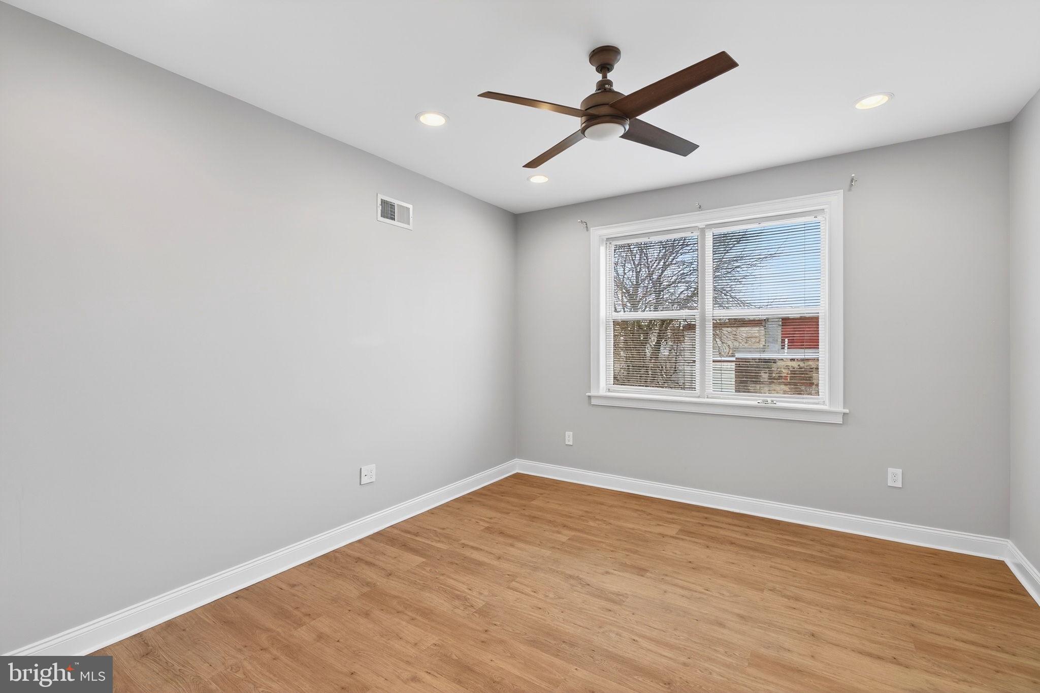 2528 E ALBERT