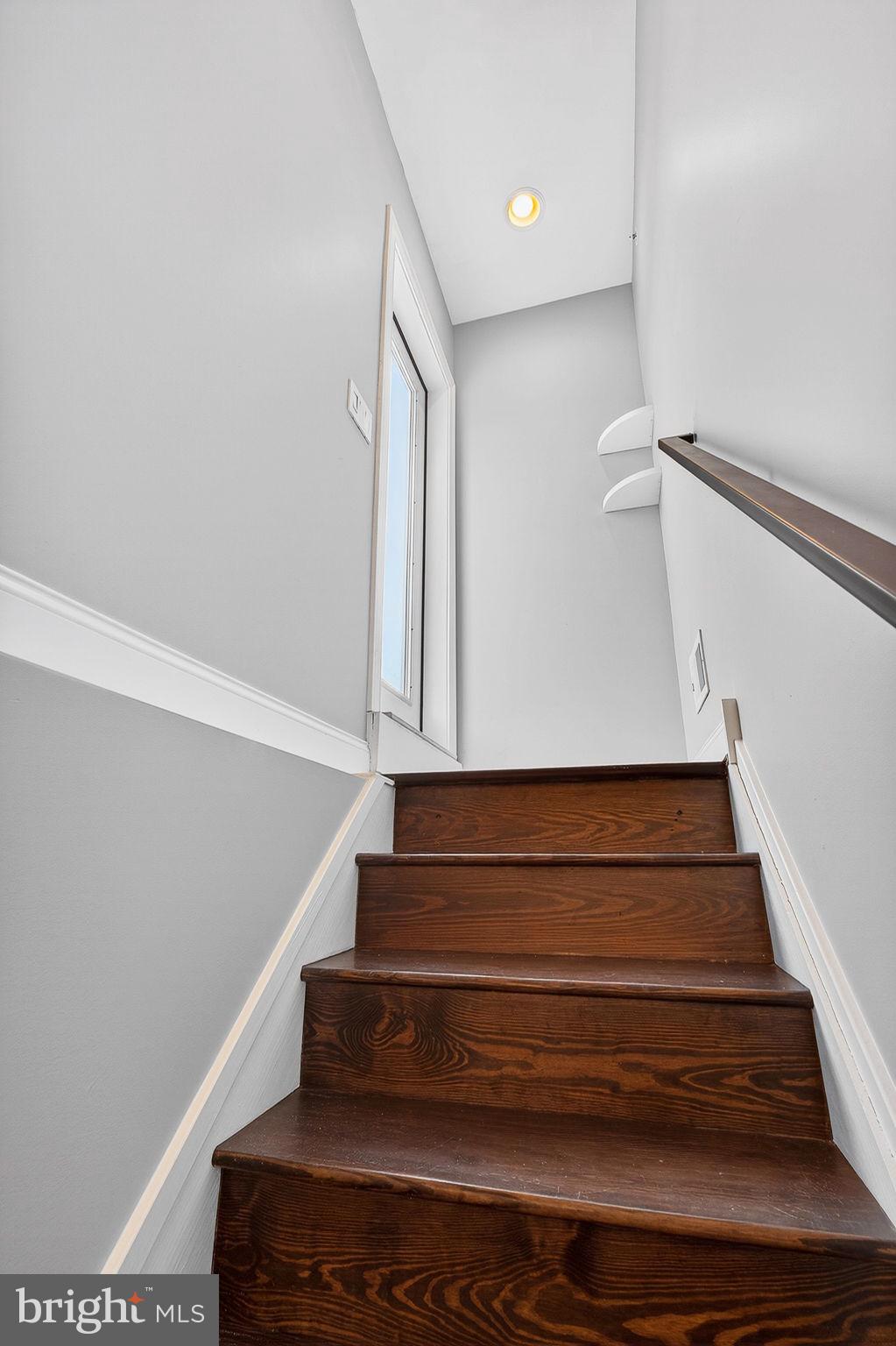 2528 E ALBERT
