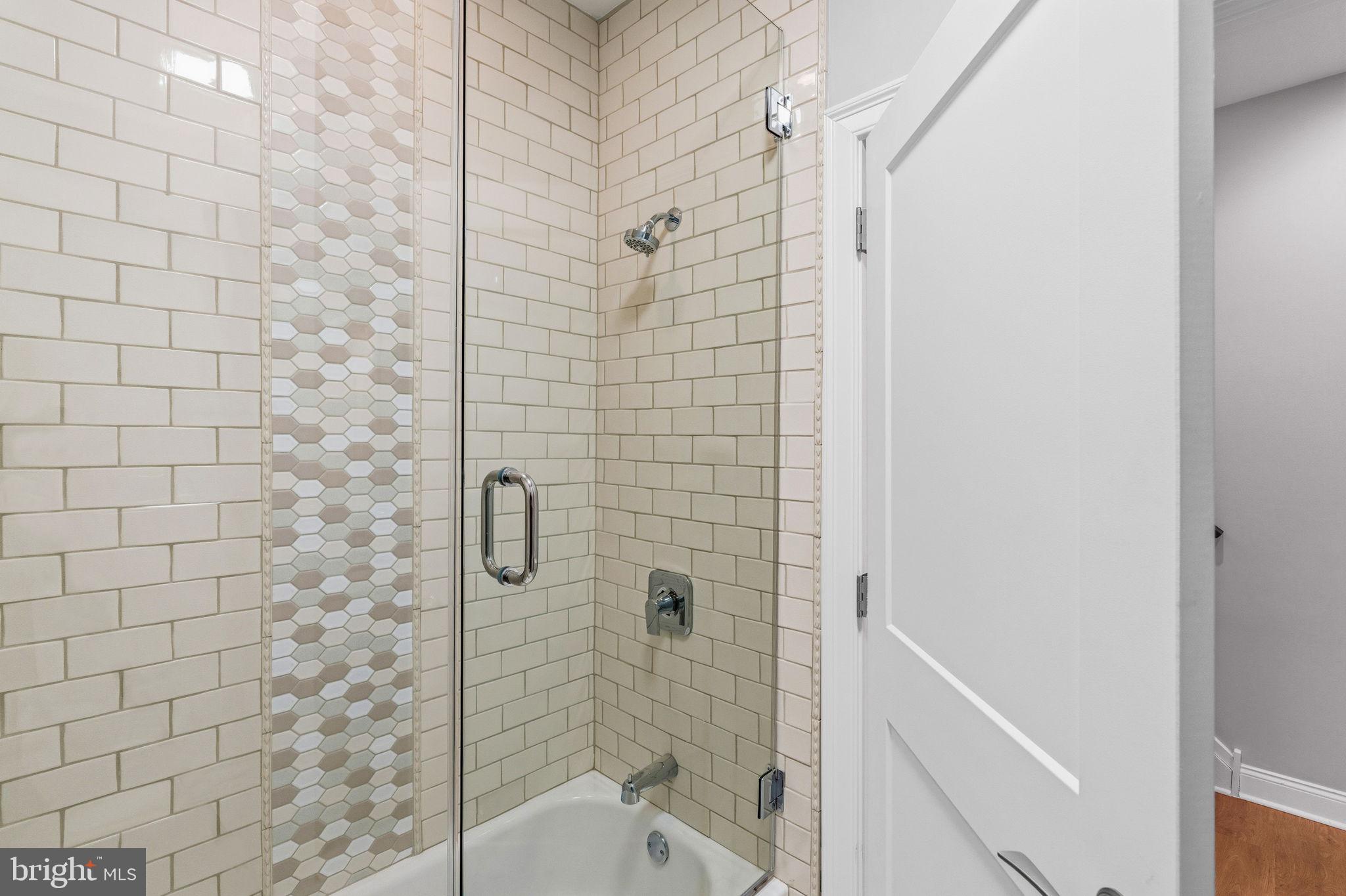 2528 E ALBERT