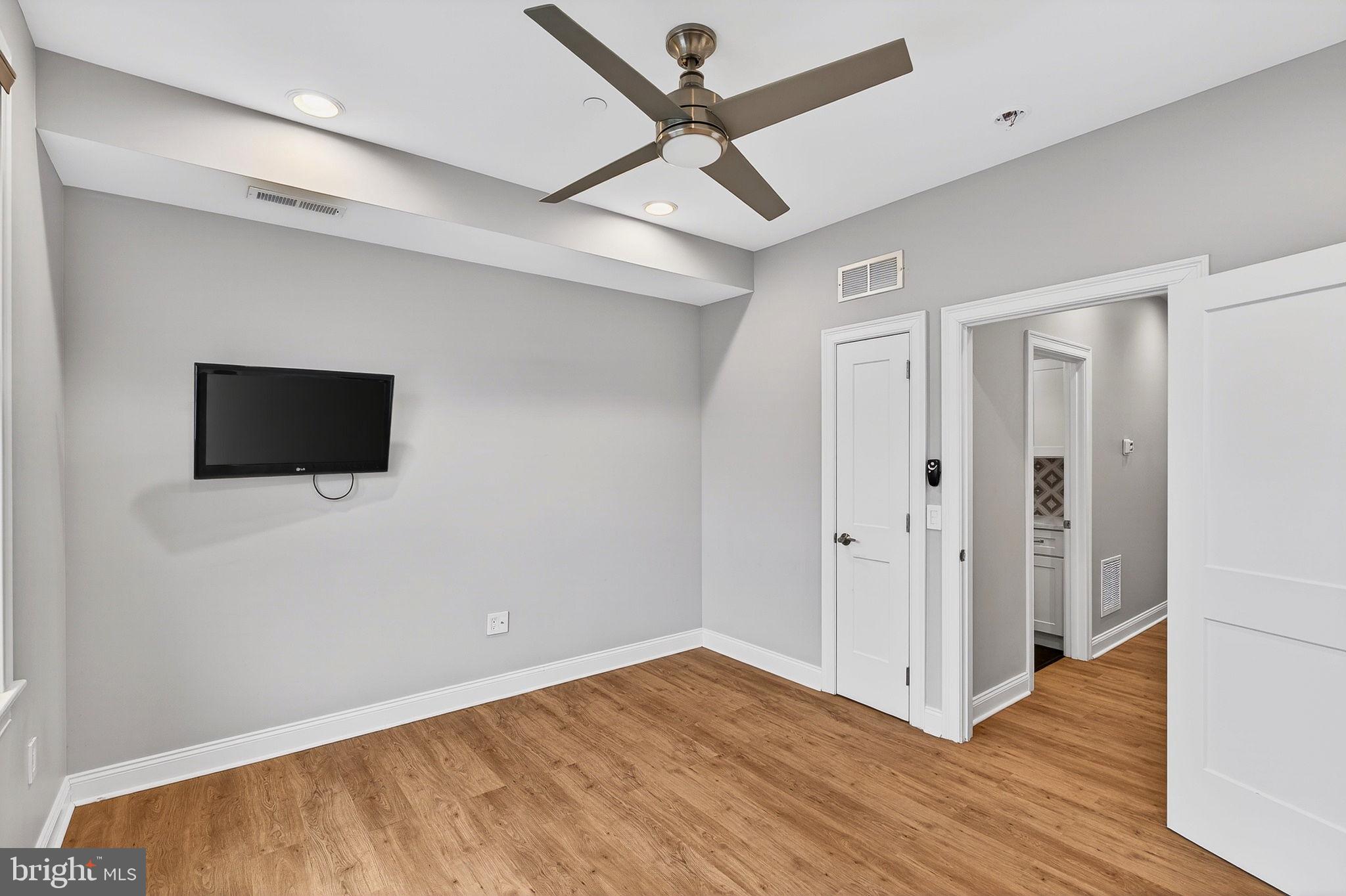 2528 E ALBERT