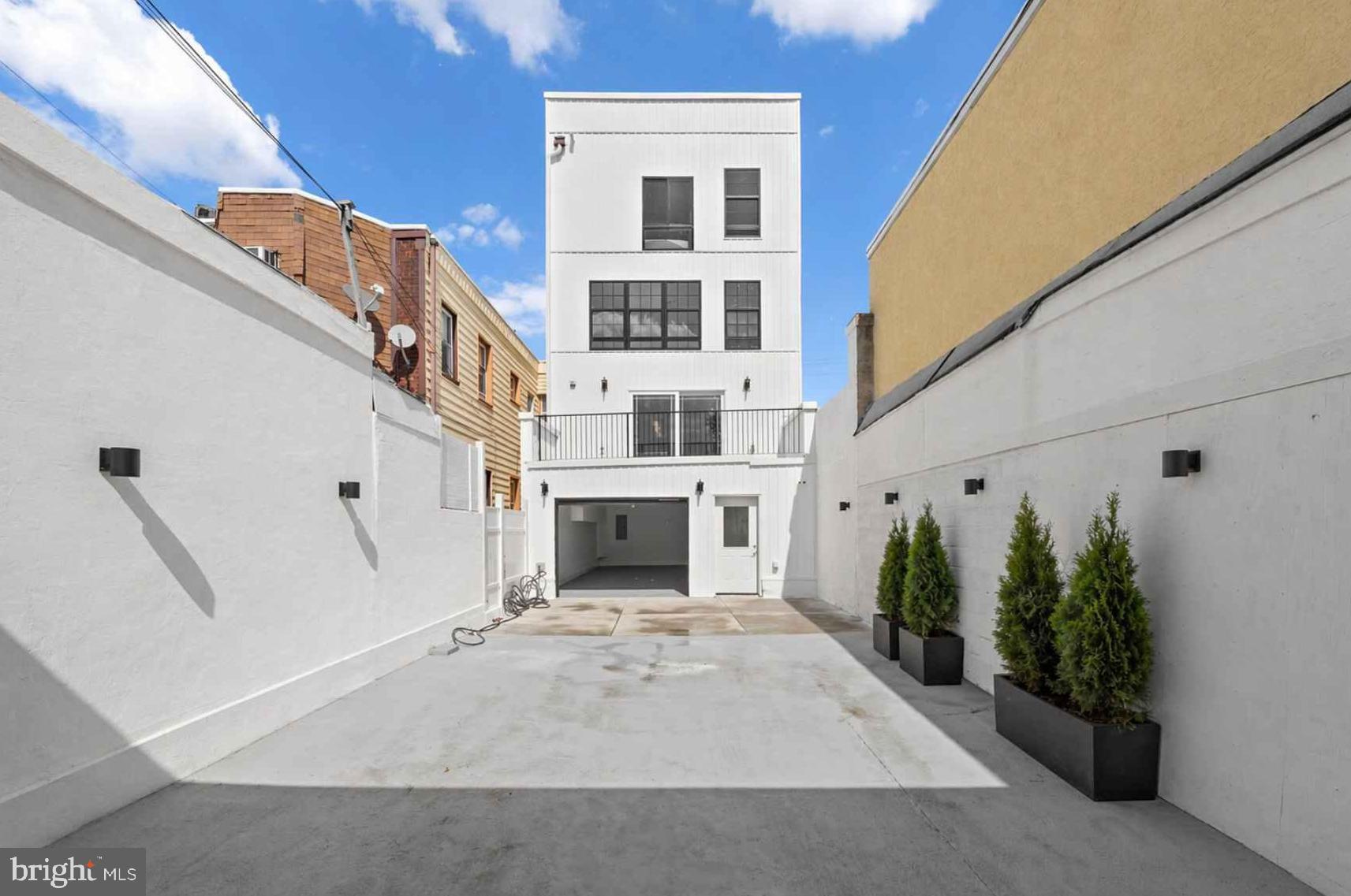 2552 E SOMERSET STREET