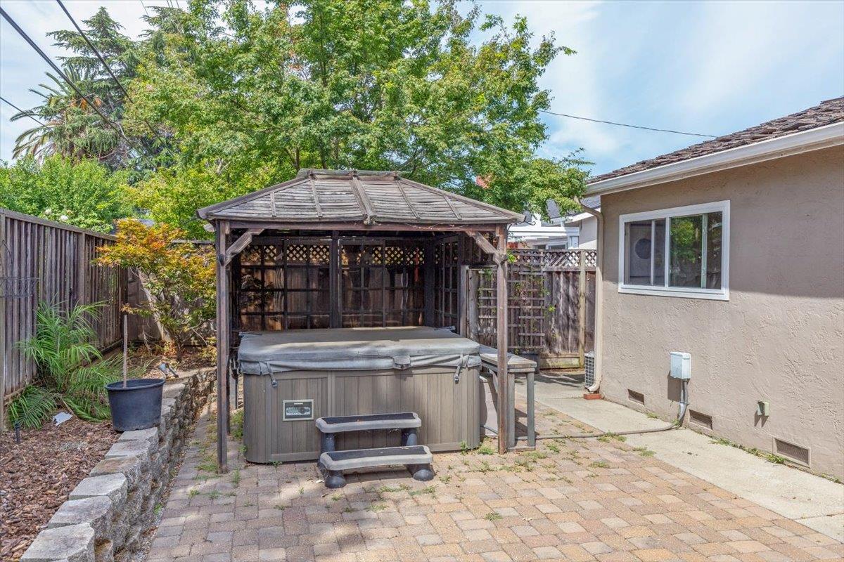 1422 Pinehurst Drive