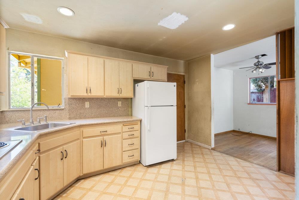 220 Highland Oaks Drive