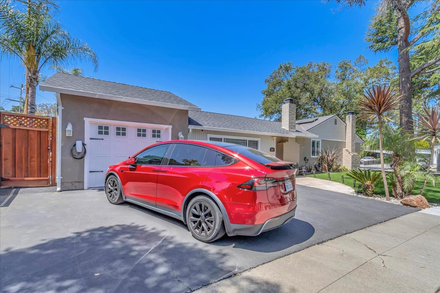 2114 Laurelei Avenue