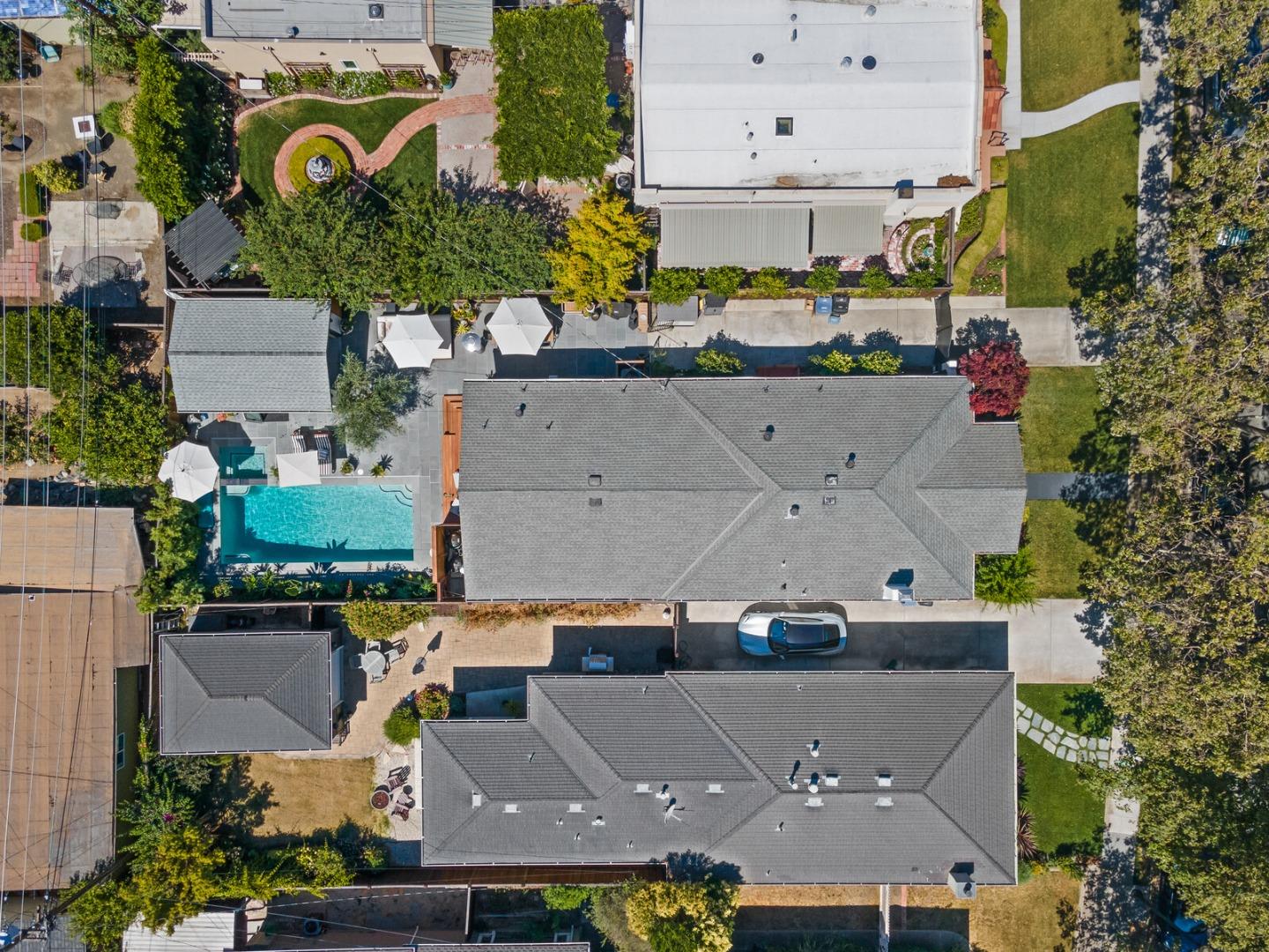 1261 Mariposa Avenue